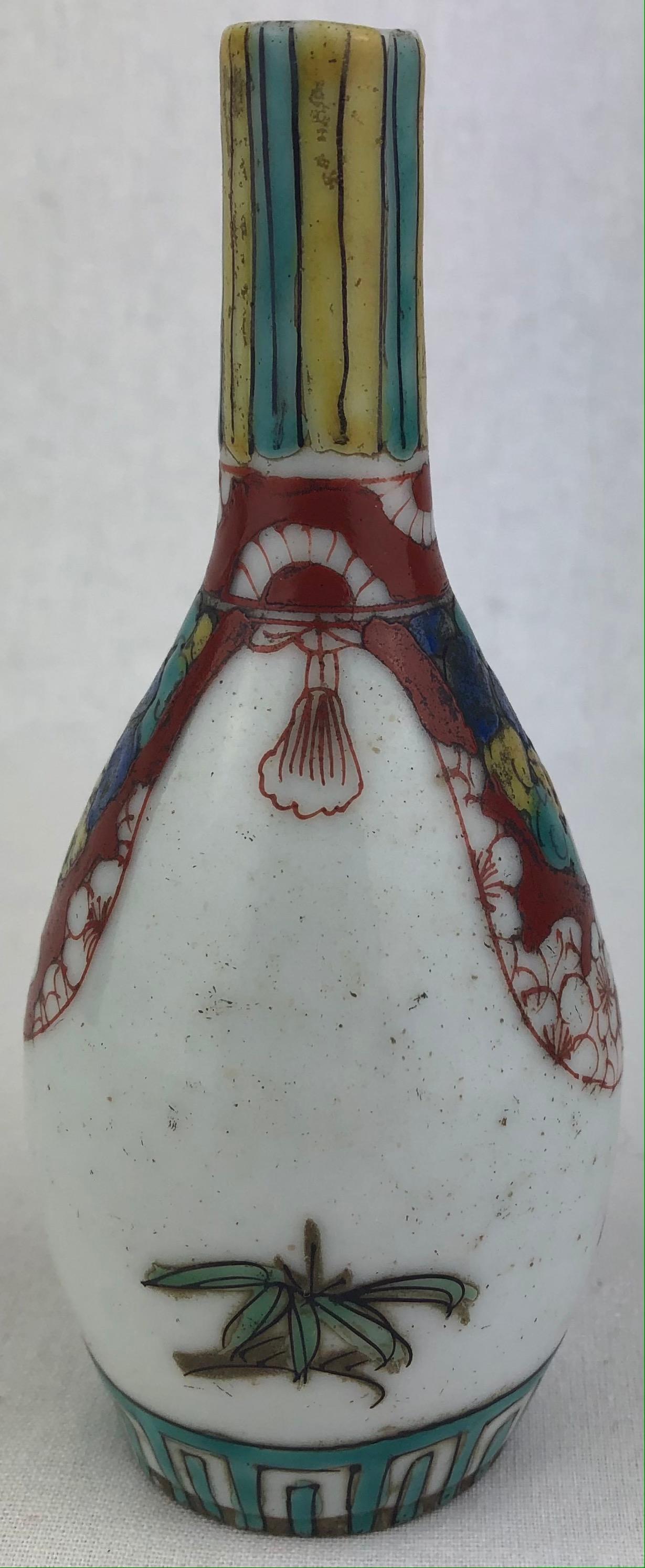 Japanische Ko-Kutani-Porzellan Tokkuri, Sake-Flasche aus der Edo-Periode des späten 17. Jahrhunderts im Zustand „Gut“ im Angebot in Miami, FL