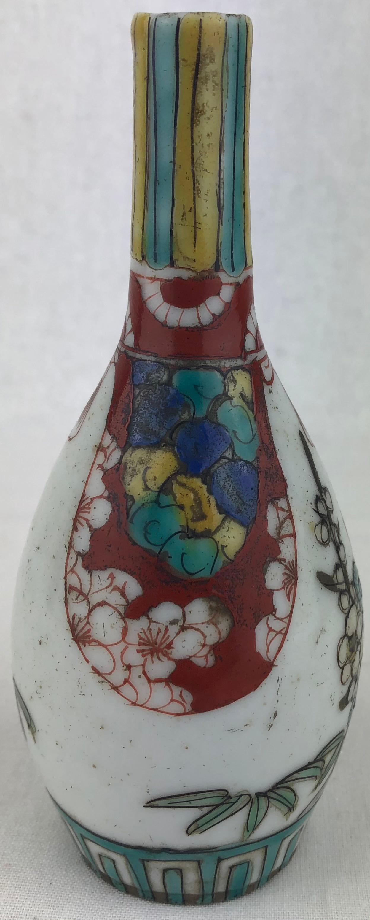 Late 17th Century Edo Period Japanese Ko-Kutani Porcelain Tokkuri, Sake Bottle For Sale 2