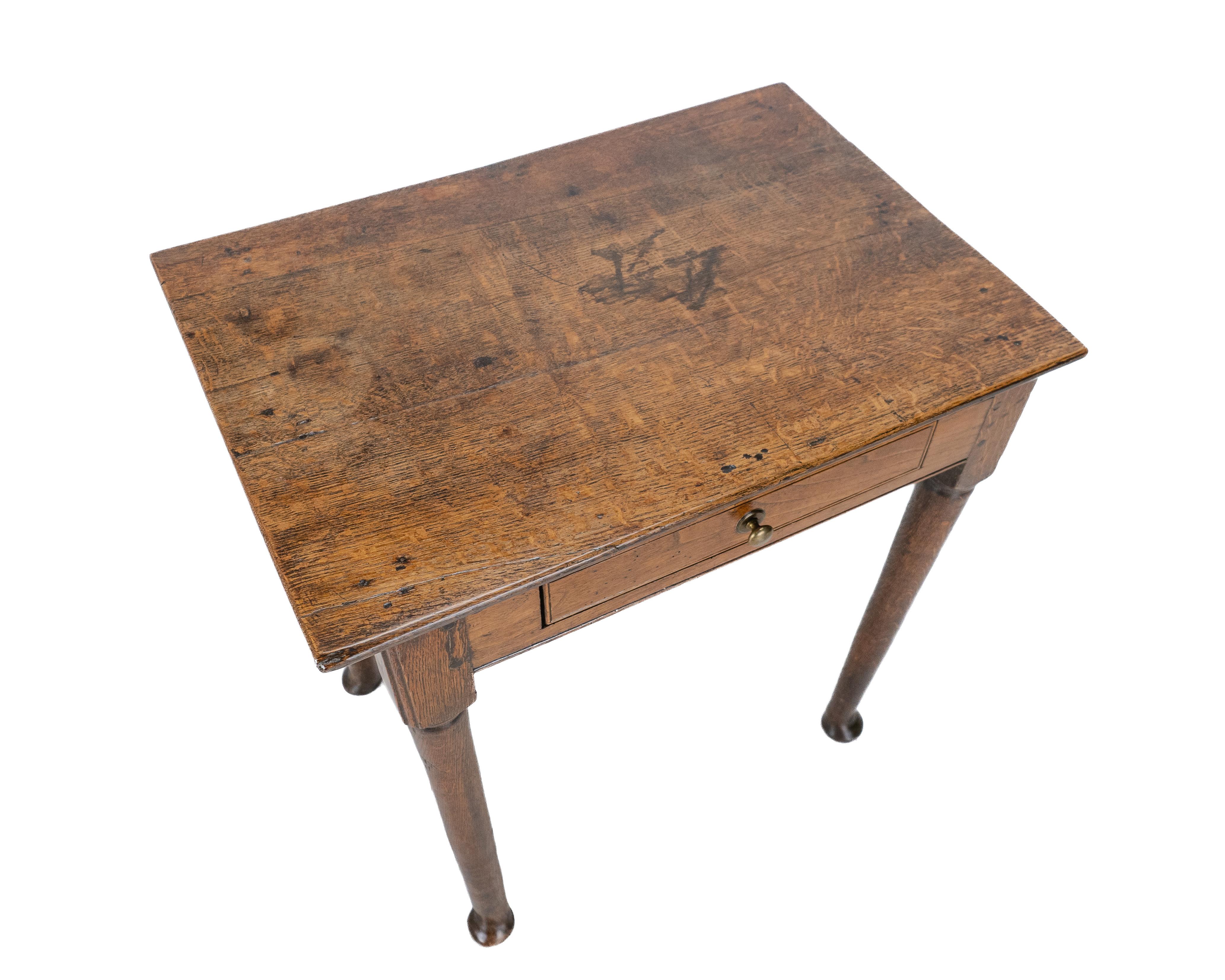 Late 17th Century Elm and Oak Pad Foot Small Country Side Table with Drawer In Good Condition For Sale In Leeds, GB