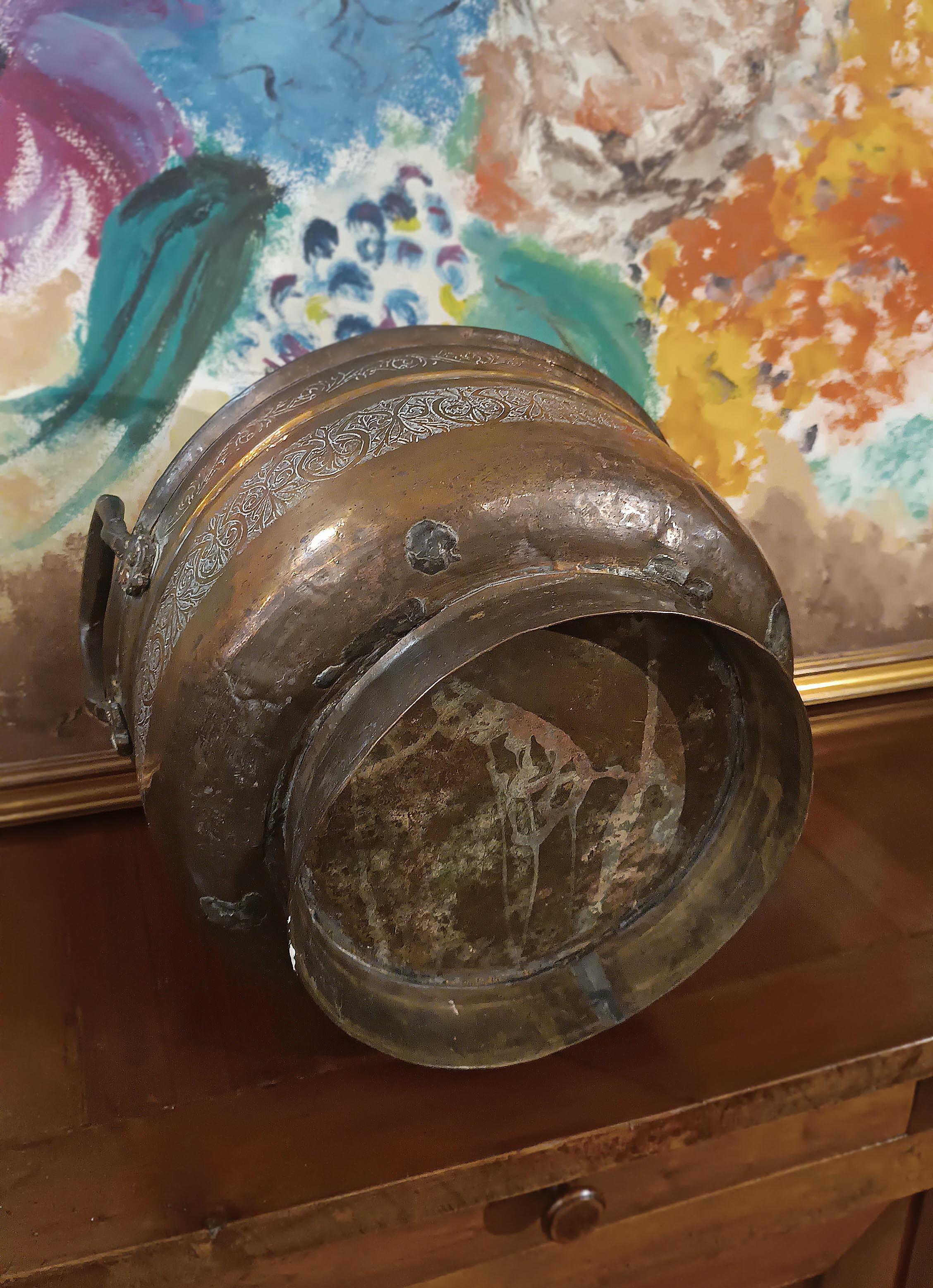 LATE 17th CENTURY EMBOSSED BRASS FOOD WARMER in vendita 2