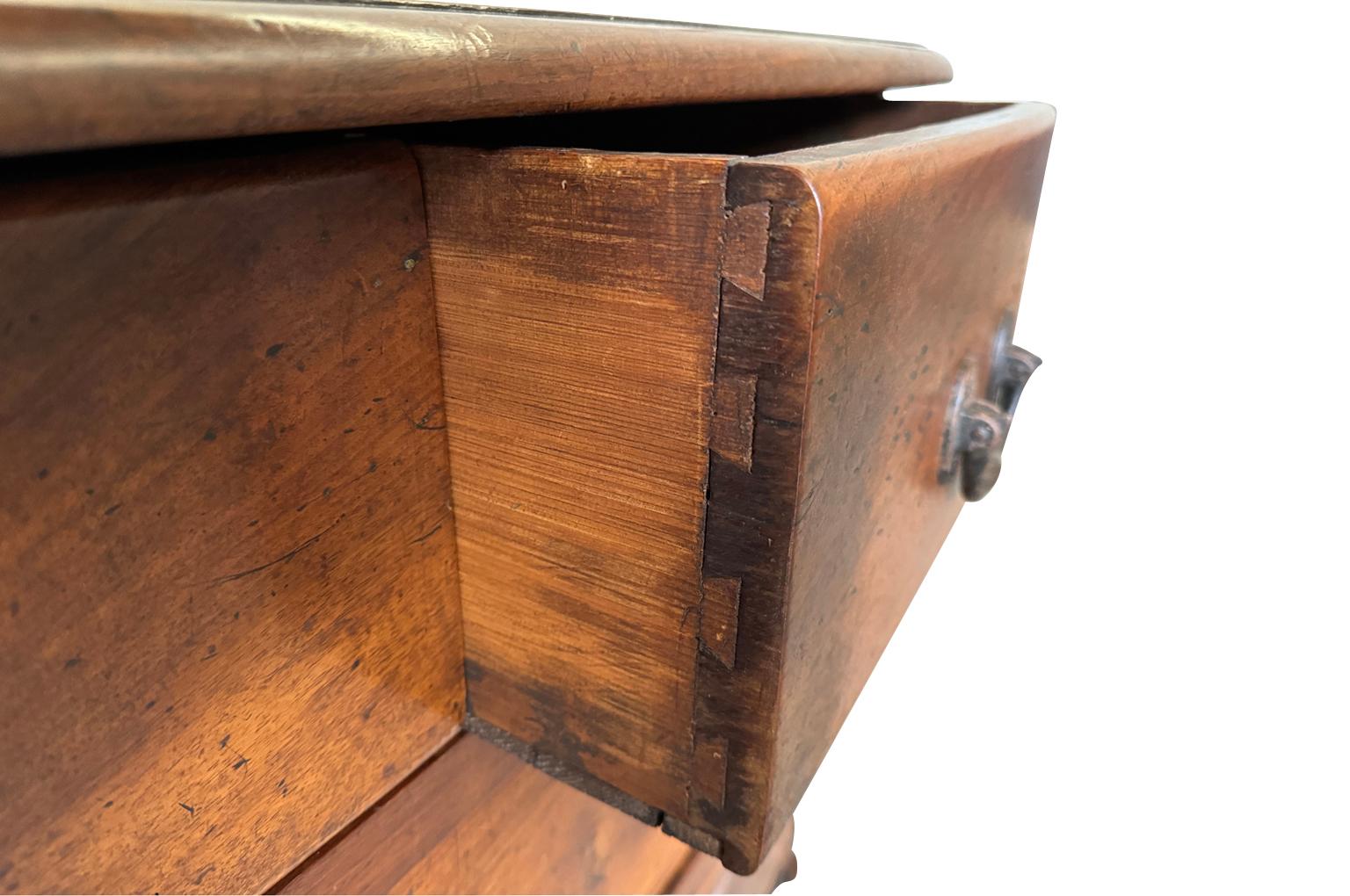 Commode inglese della fine del XVII secolo in vendita 4