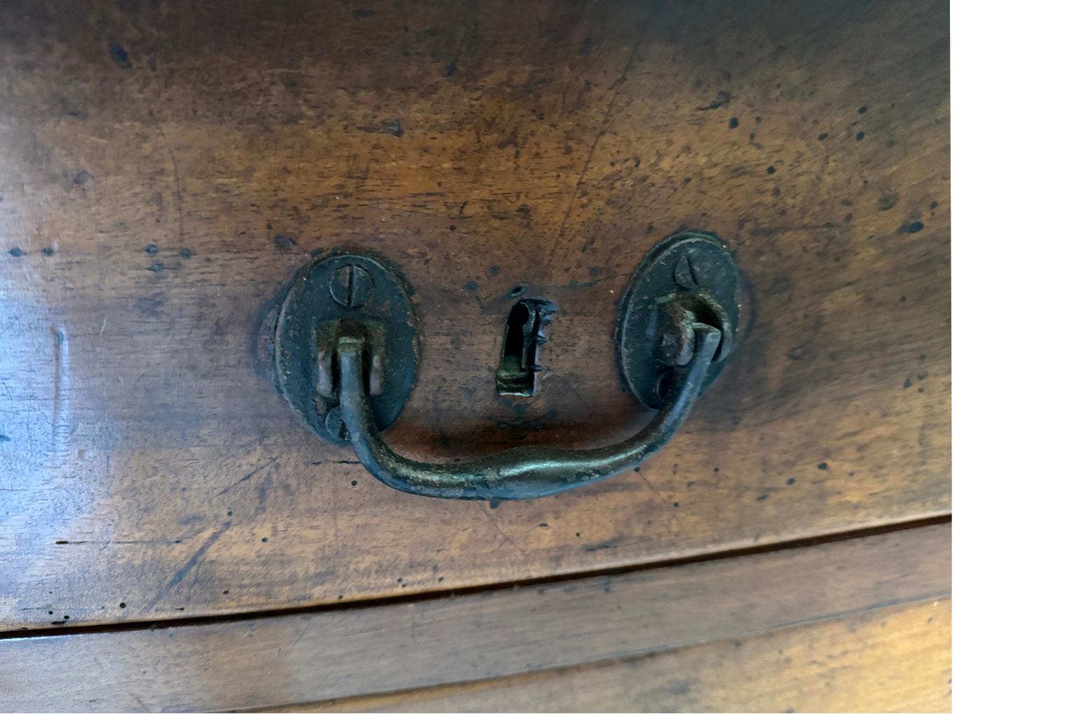 Commode inglese della fine del XVII secolo in vendita 5