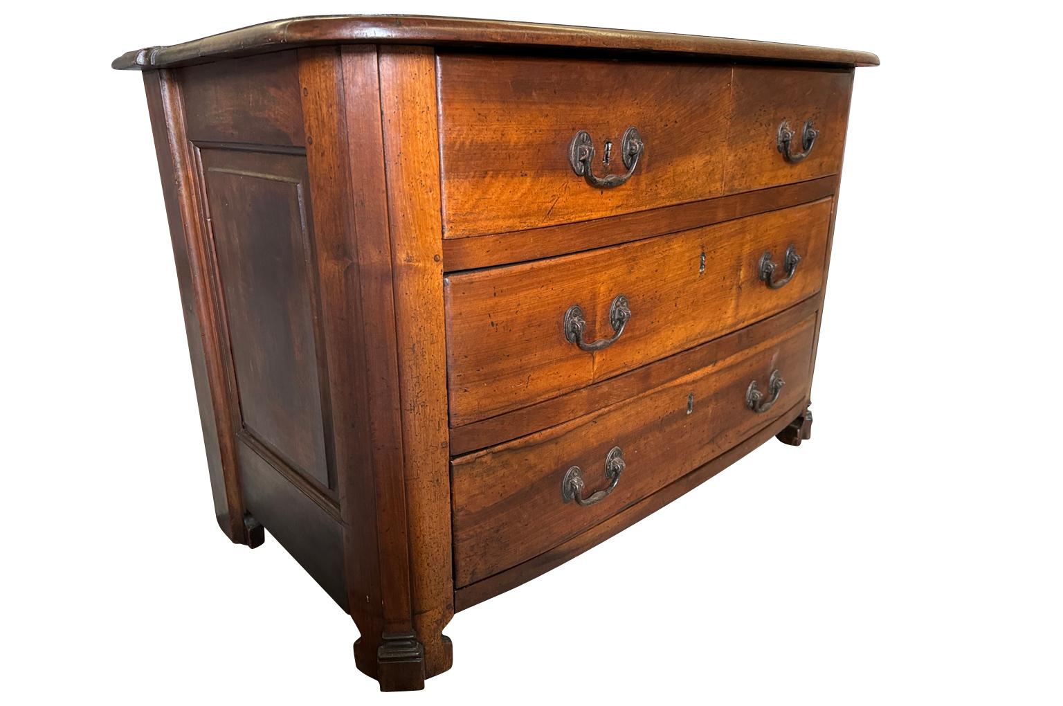 Fino al XVIII secolo Commode inglese della fine del XVII secolo in vendita