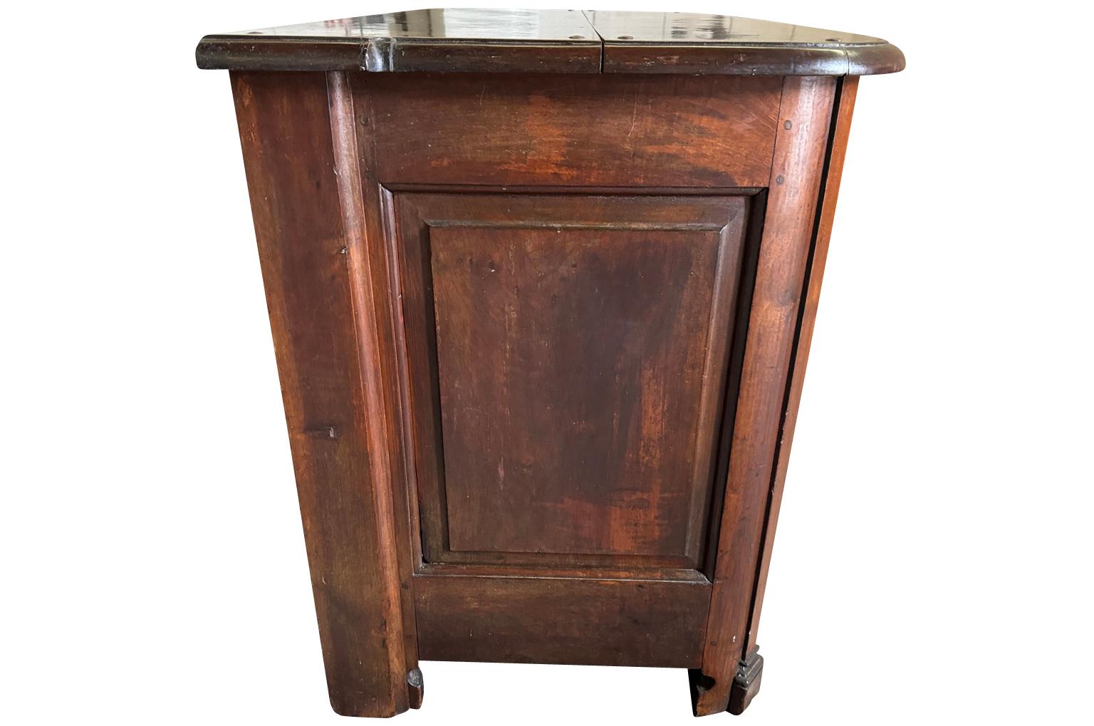 Commode inglese della fine del XVII secolo in vendita 1
