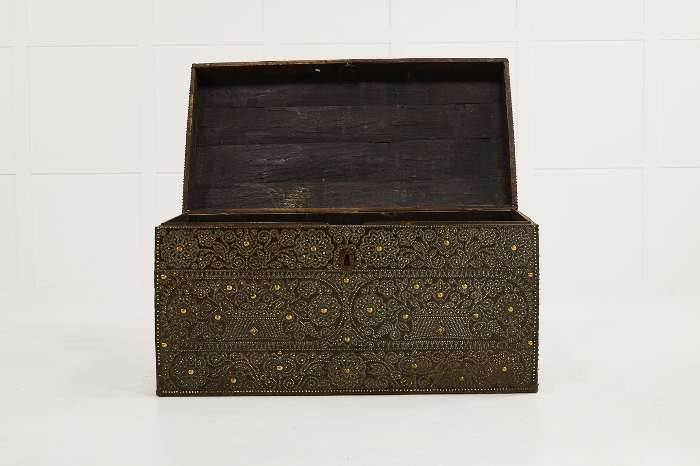 Late 17th Century French Brass and Leather Travelling Chest For Sale 3