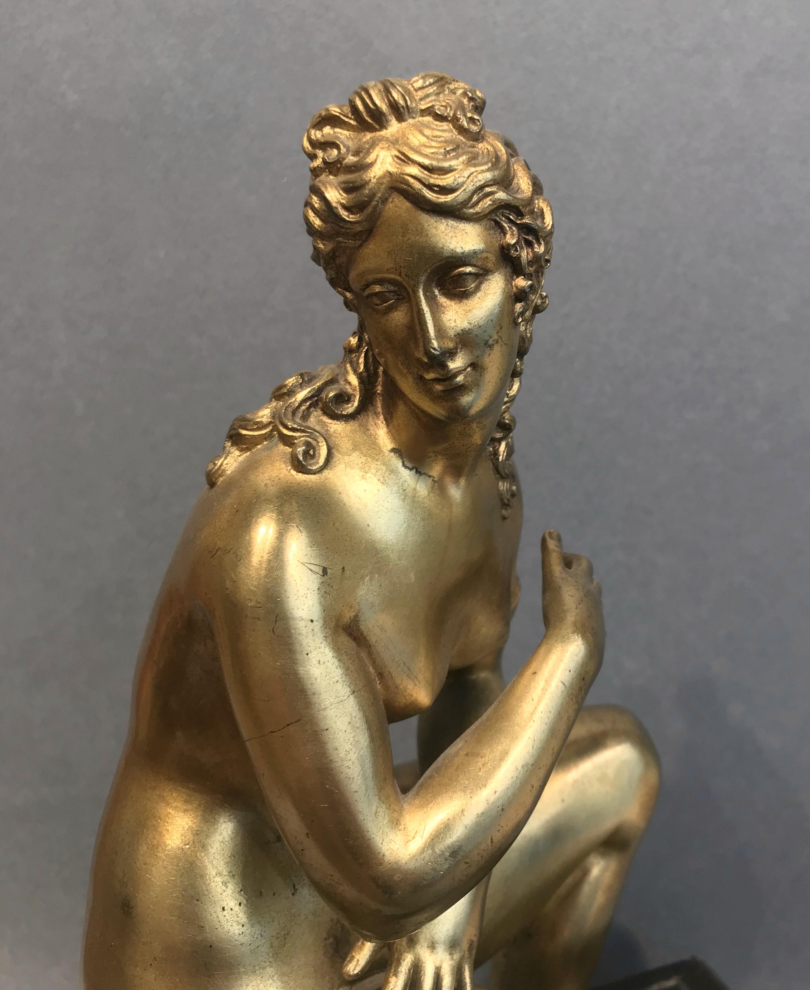Français Figure de Vénus en bronze doré de la fin du XVIIe siècle sur un piédestal Boulle en vente