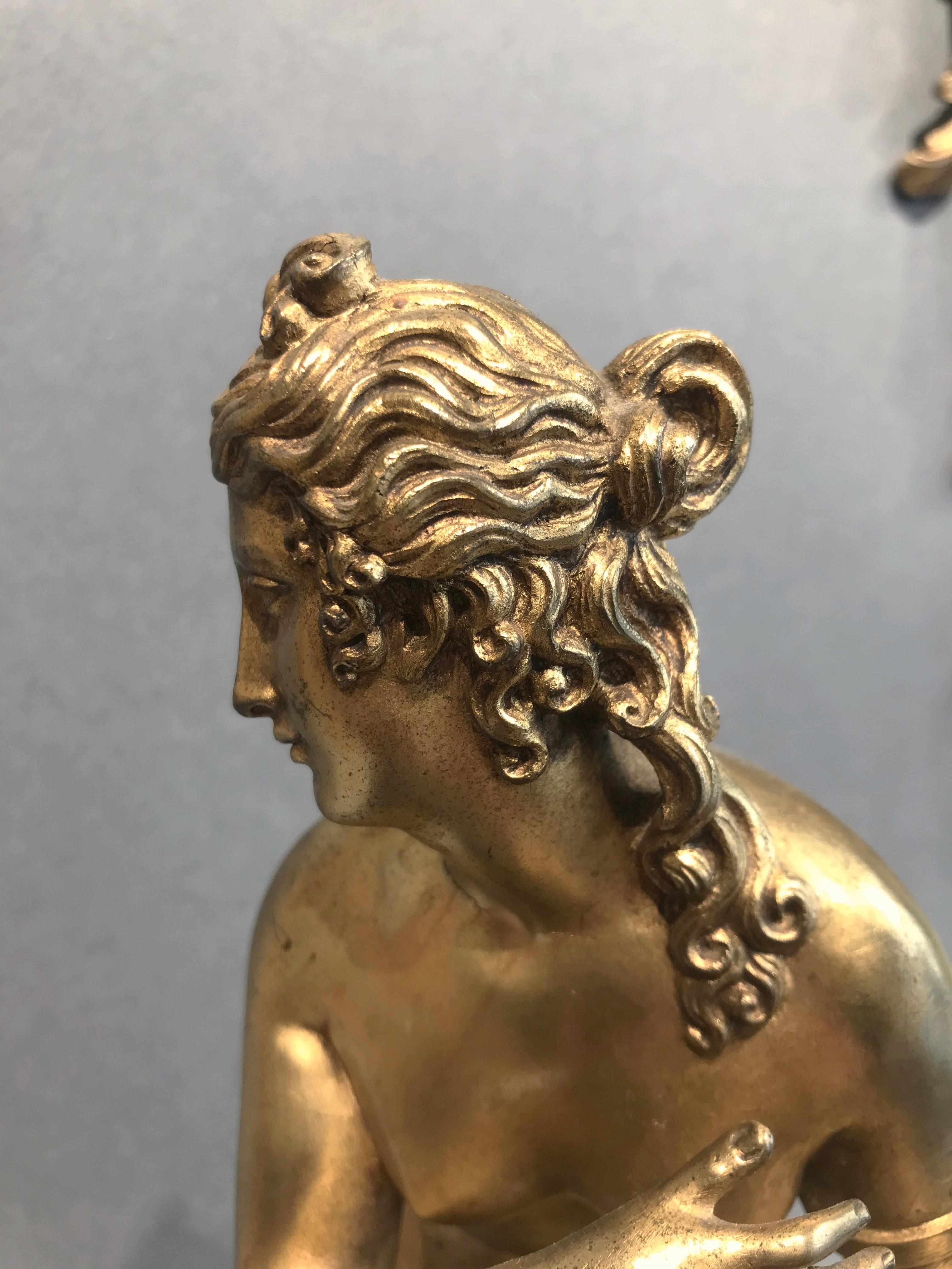 Figura de Venus en bronce dorado francés de finales del siglo XVII sobre pedestal Boulle en venta 1