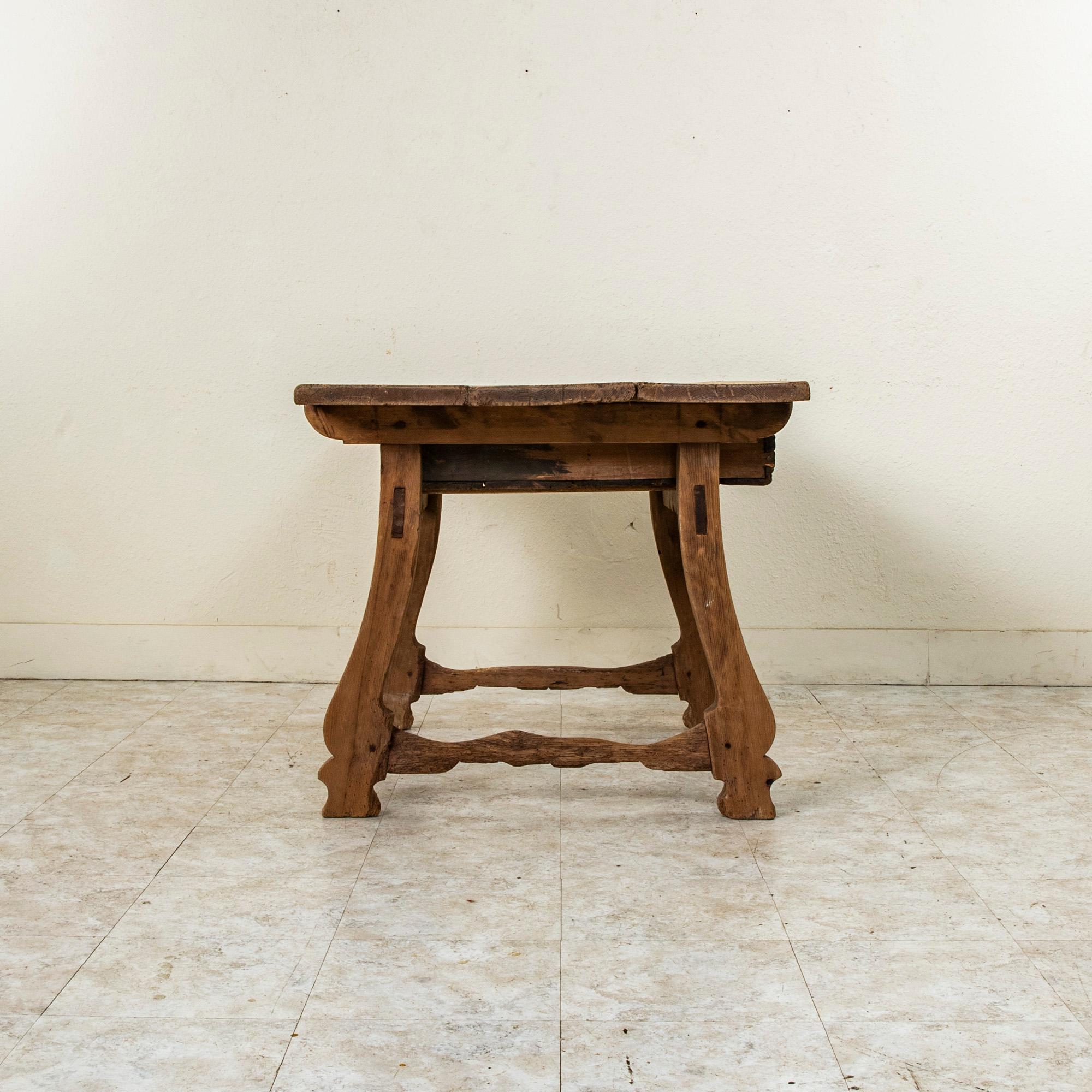 Late 17th Century French Hand-Pegged Pine Mountain Table, Writing Table In Good Condition For Sale In Fayetteville, AR