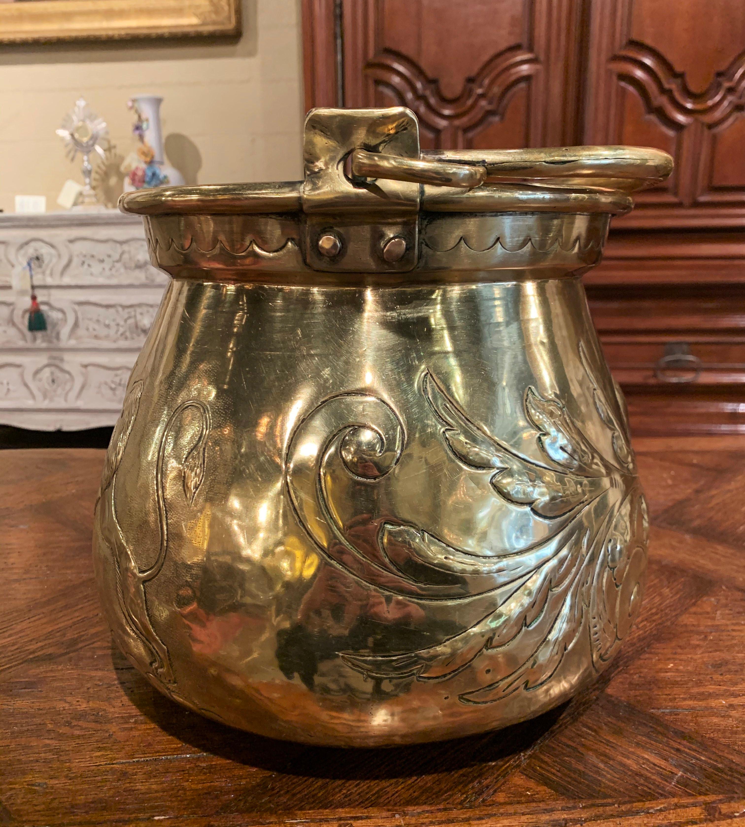 Late 17th Century French Louis XIV Brass Cauldron with Fleur de Lys and Crest 3