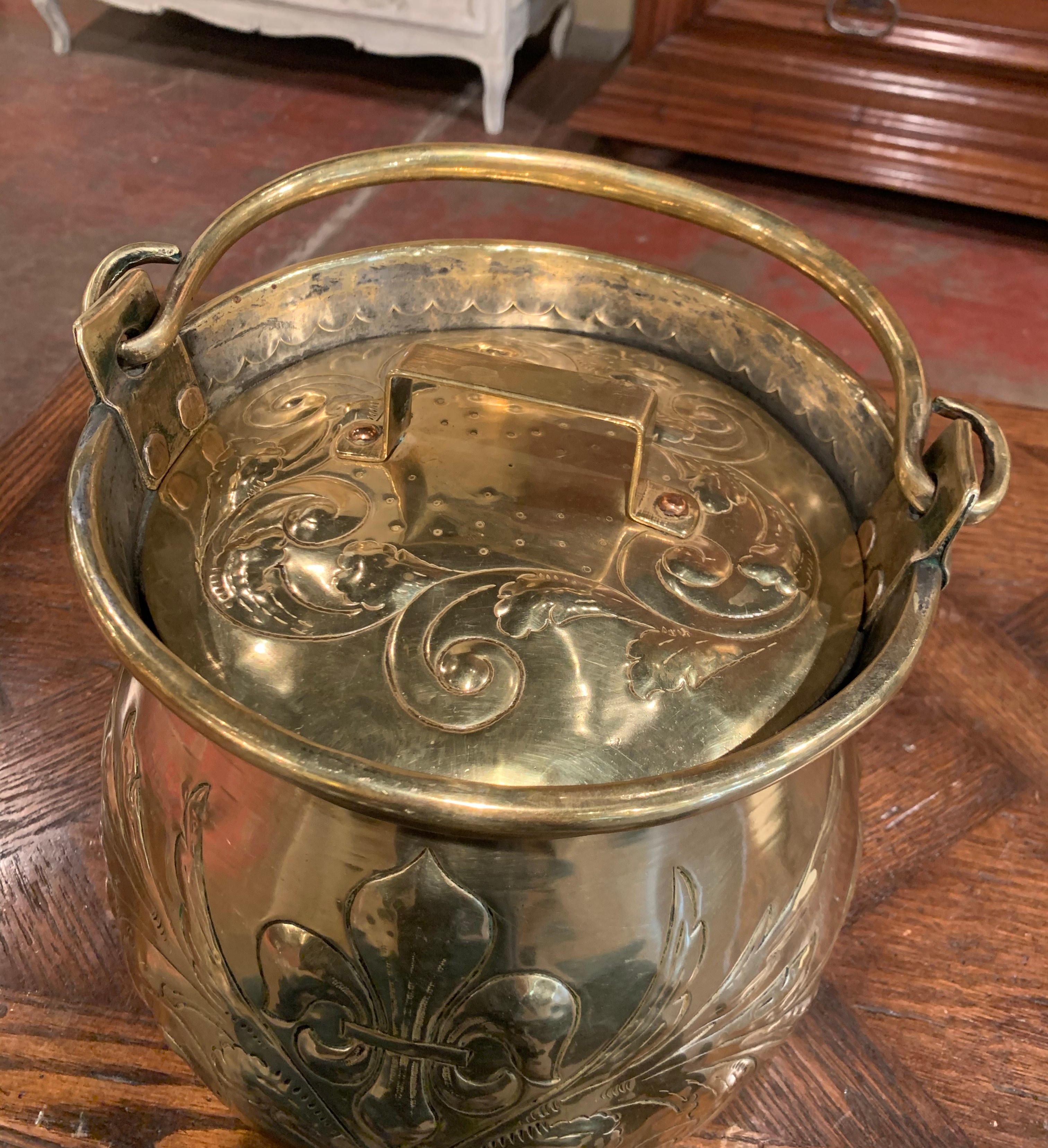 Late 17th Century French Louis XIV Brass Cauldron with Fleur de Lys and Crest 5