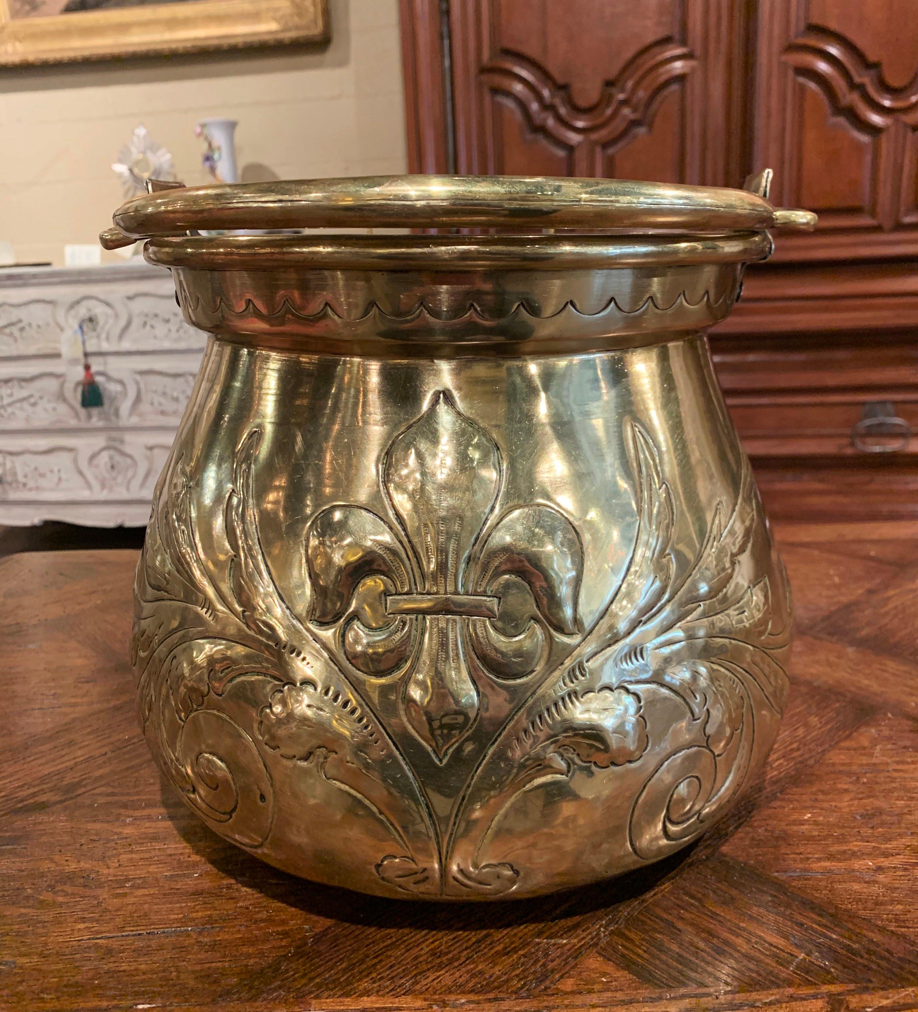 Late 17th Century French Louis XIV Brass Cauldron with Fleur de Lys and Crest 2