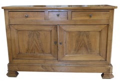 Credenza bassa in noce in stile provinciale francese della fine del XVII secolo