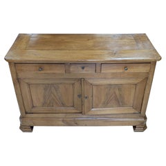 Credenza bassa in noce in stile provinciale francese della fine del XVII secolo