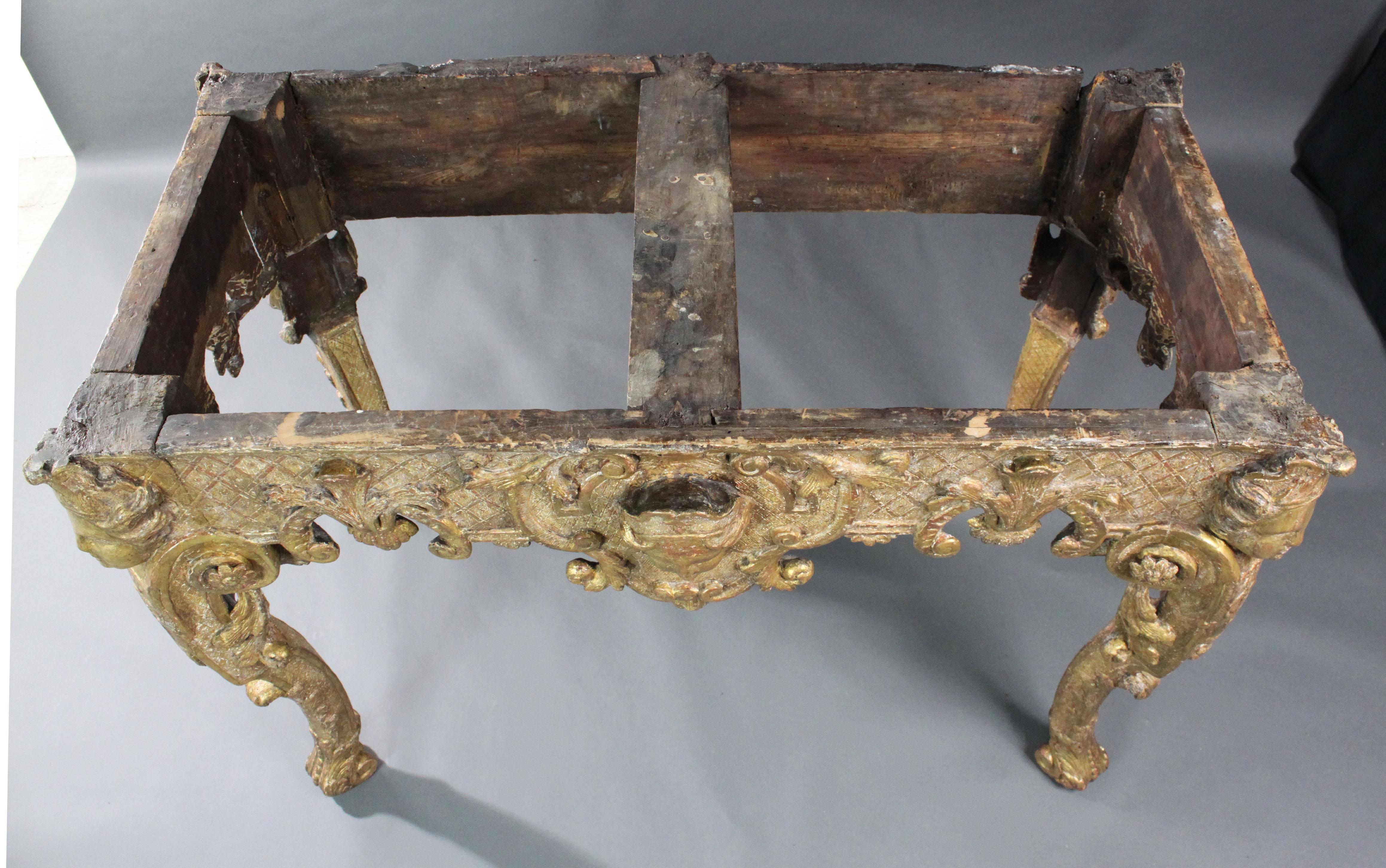 Konsolentisch aus vergoldetem Holz aus dem späten 17. Jahrhundert im Angebot 1