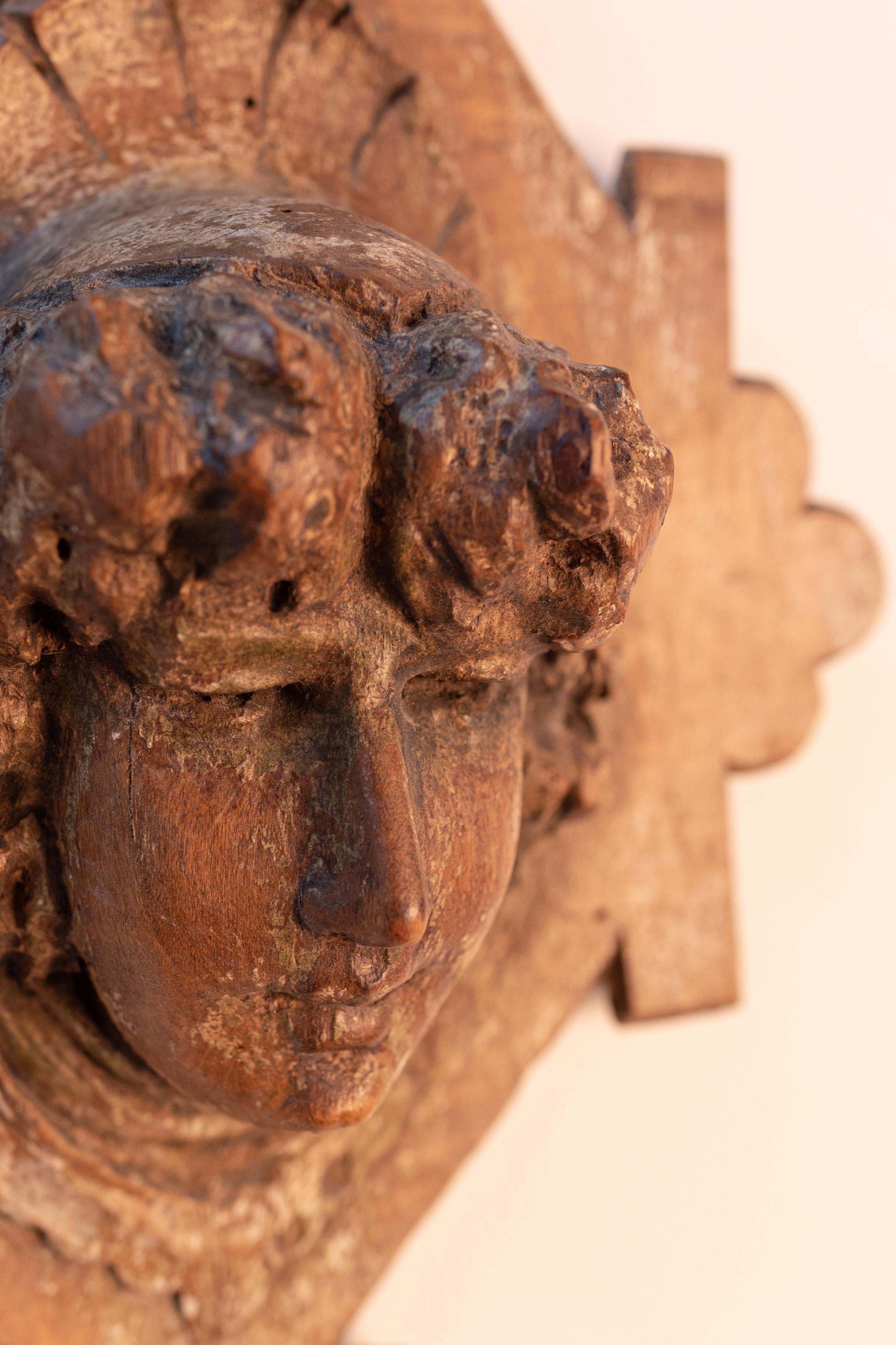 17th Century Late 17th century hand-carved wooden head For Sale