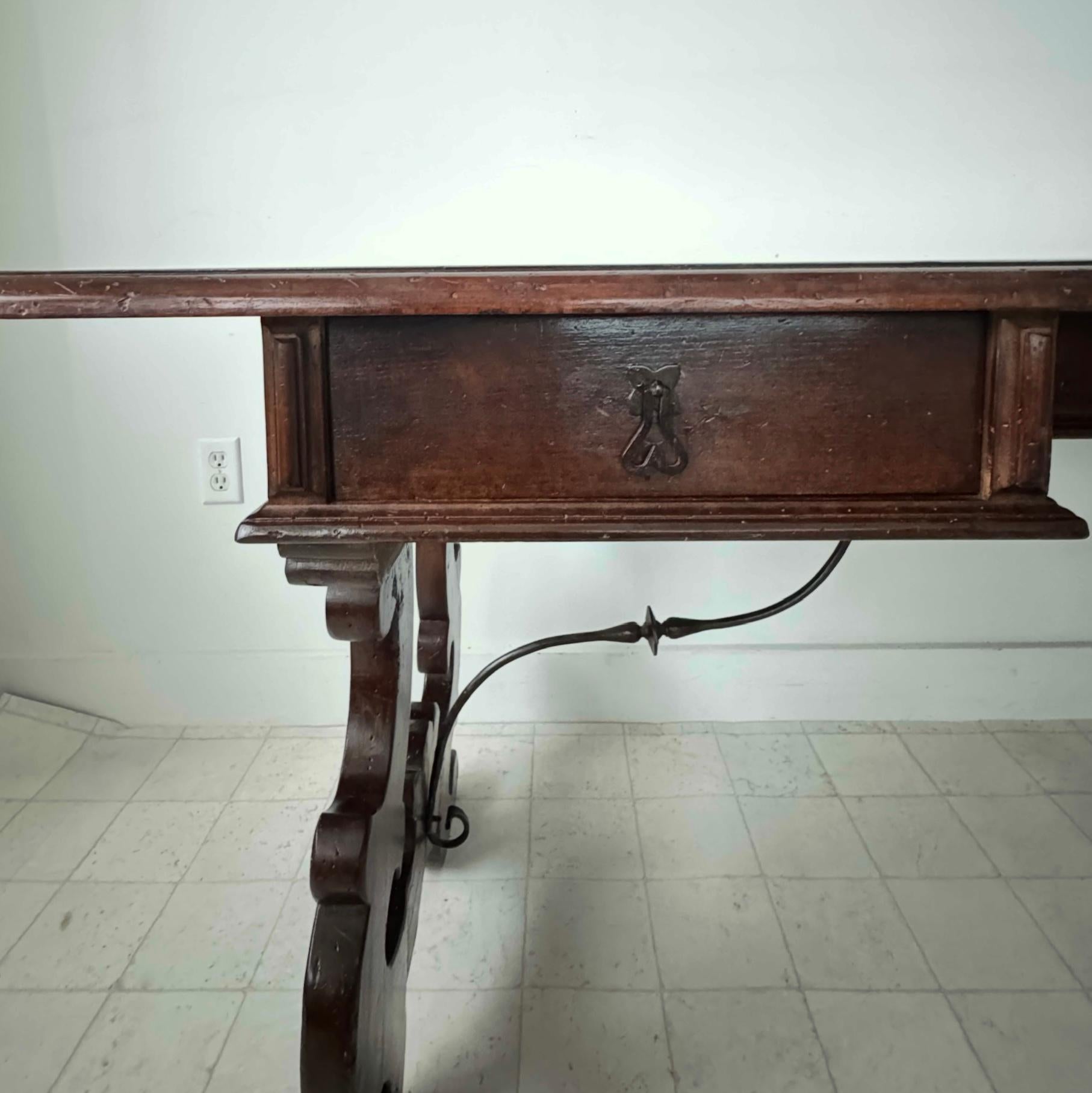 Spätes 17. Jahrhundert Italienischer Barock Bibliothekstisch / Schreibtisch im Angebot 3