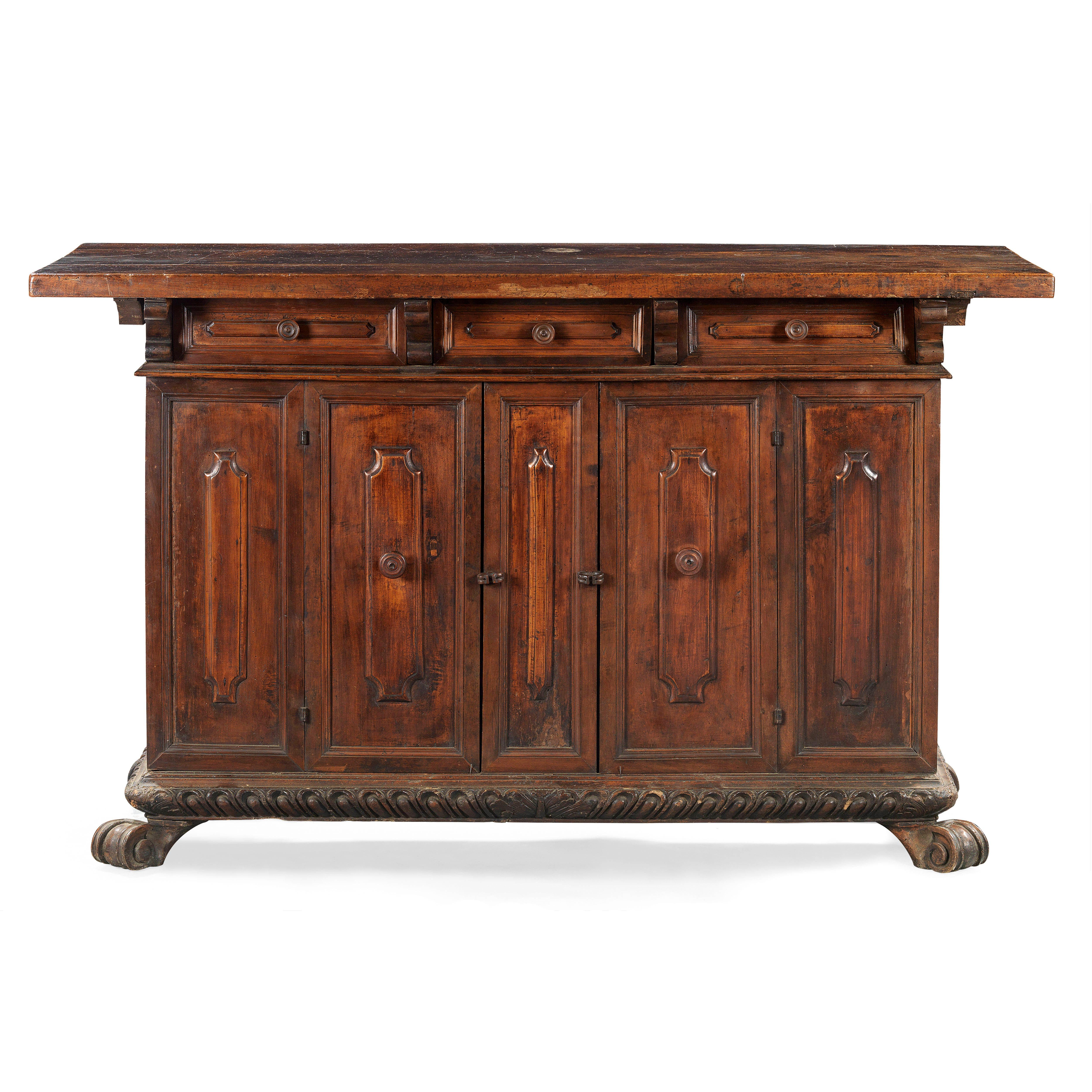 Late 17th Century Italian Carved Credenza in Solid Walnut Wood For Sale 8