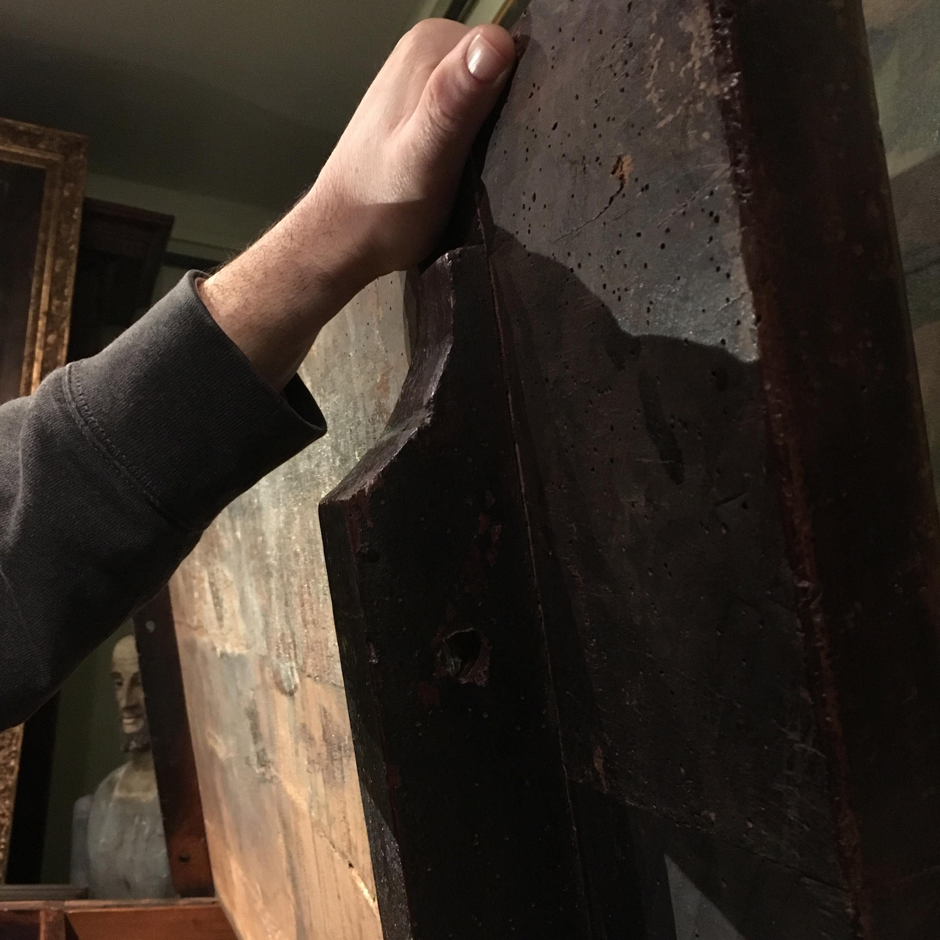 Late 17th Century Italian Carved Credenza in Solid Walnut Wood For Sale 9