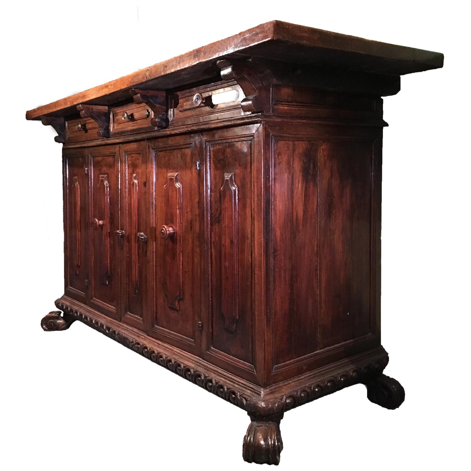 Renaissance Late 17th Century Italian Carved Credenza in Solid Walnut Wood For Sale