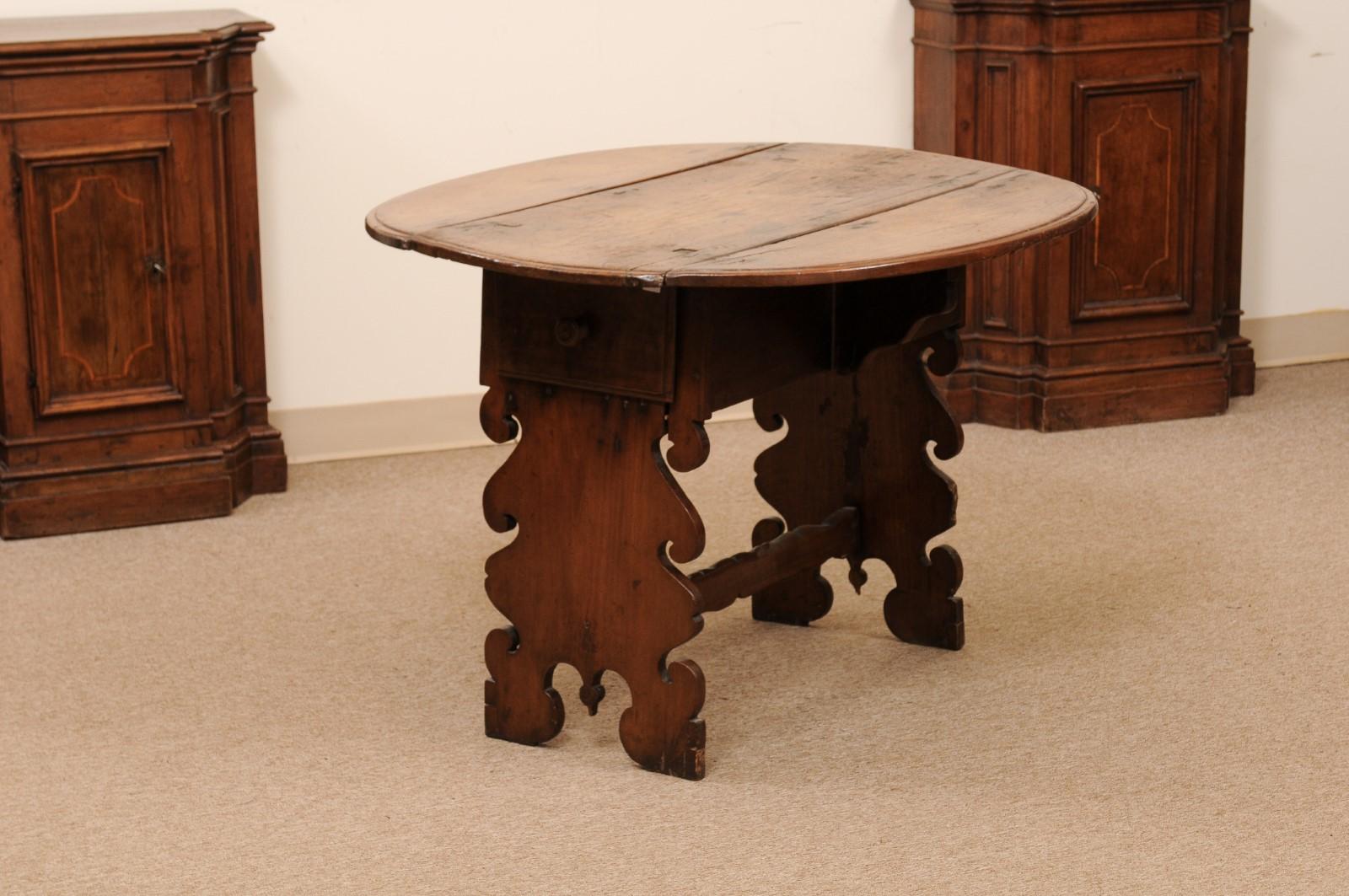 Late 17th Century Italian Fruitwood Drop Leaf Table with Drawer 7