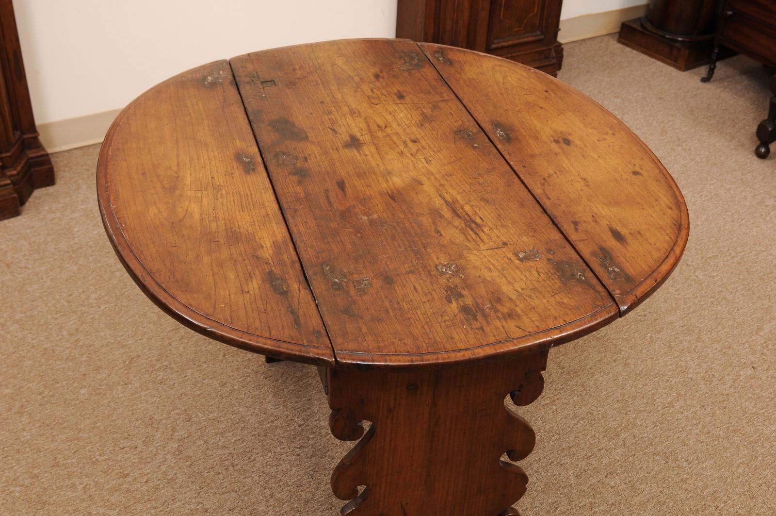 Late 17th Century Italian Fruitwood Drop Leaf Table with Drawer 4