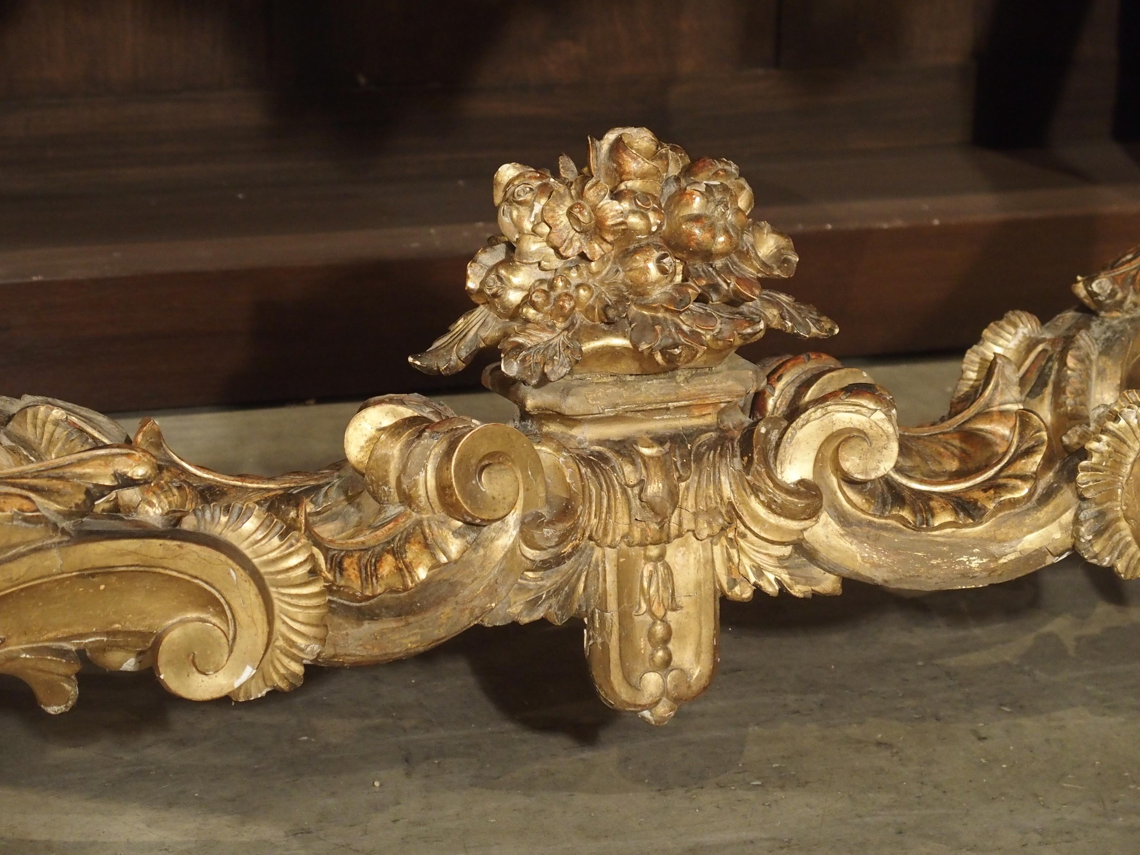Tavolo consolle in legno dorato italiano della fine del XVII secolo con piano in marmo incastonato In condizioni buone in vendita a Dallas, TX