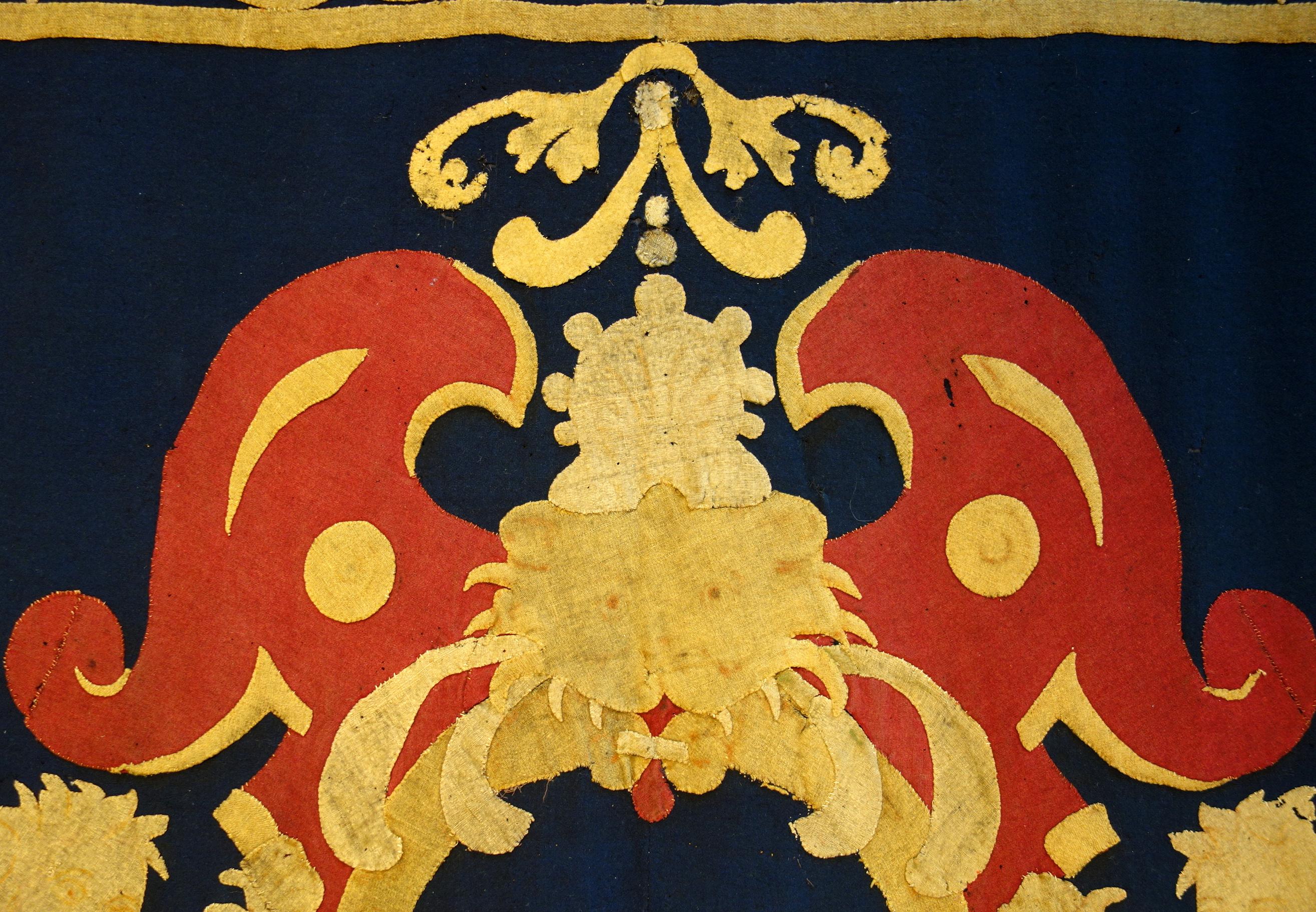 Manteau héraldique italien de la fin du XVIIe siècle - Tapisserie d'armoiries, Lucques, datant d'environ 1690 en vente 3
