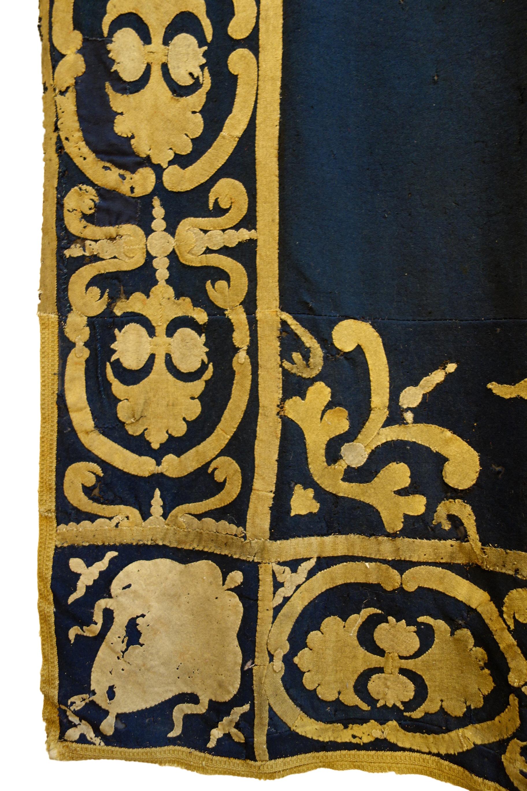 Manteau héraldique italien de la fin du XVIIe siècle - Tapisserie d'armoiries, Lucques, datant d'environ 1690 en vente 7