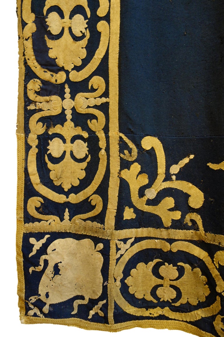 Late 17th Century Italian Heraldic Coat of Arms Tapestry, Lucca, circa 1690 For Sale 8