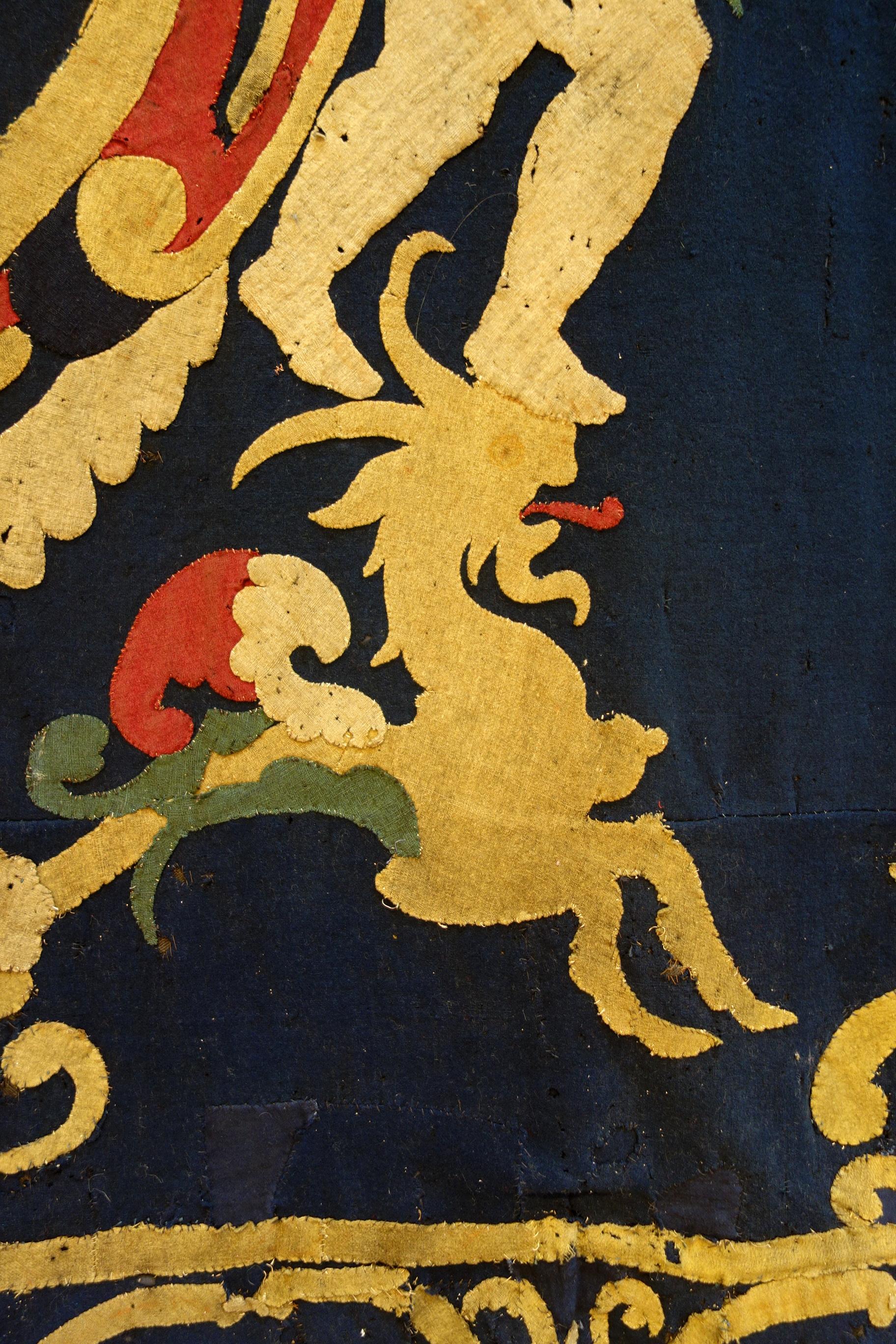 Manteau héraldique italien de la fin du XVIIe siècle - Tapisserie d'armoiries, Lucques, datant d'environ 1690 Bon état - En vente à Encinitas, CA