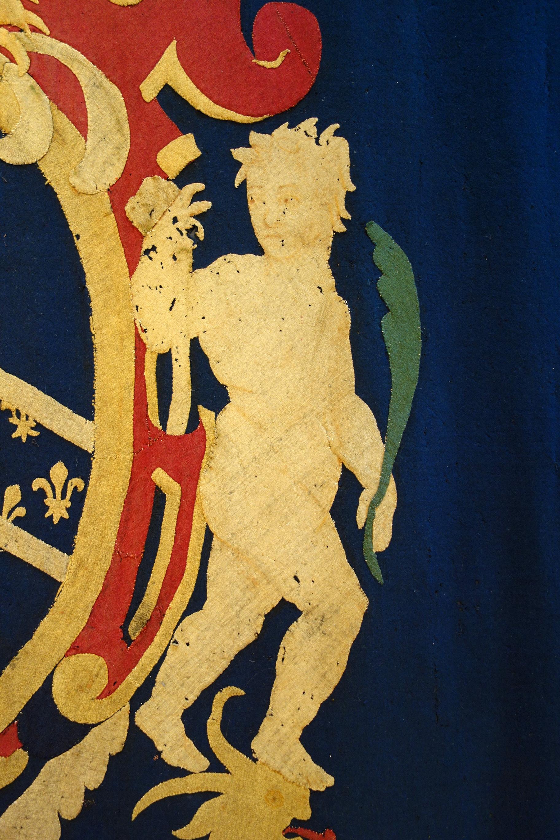 17ème siècle Manteau héraldique italien de la fin du XVIIe siècle - Tapisserie d'armoiries, Lucques, datant d'environ 1690 en vente