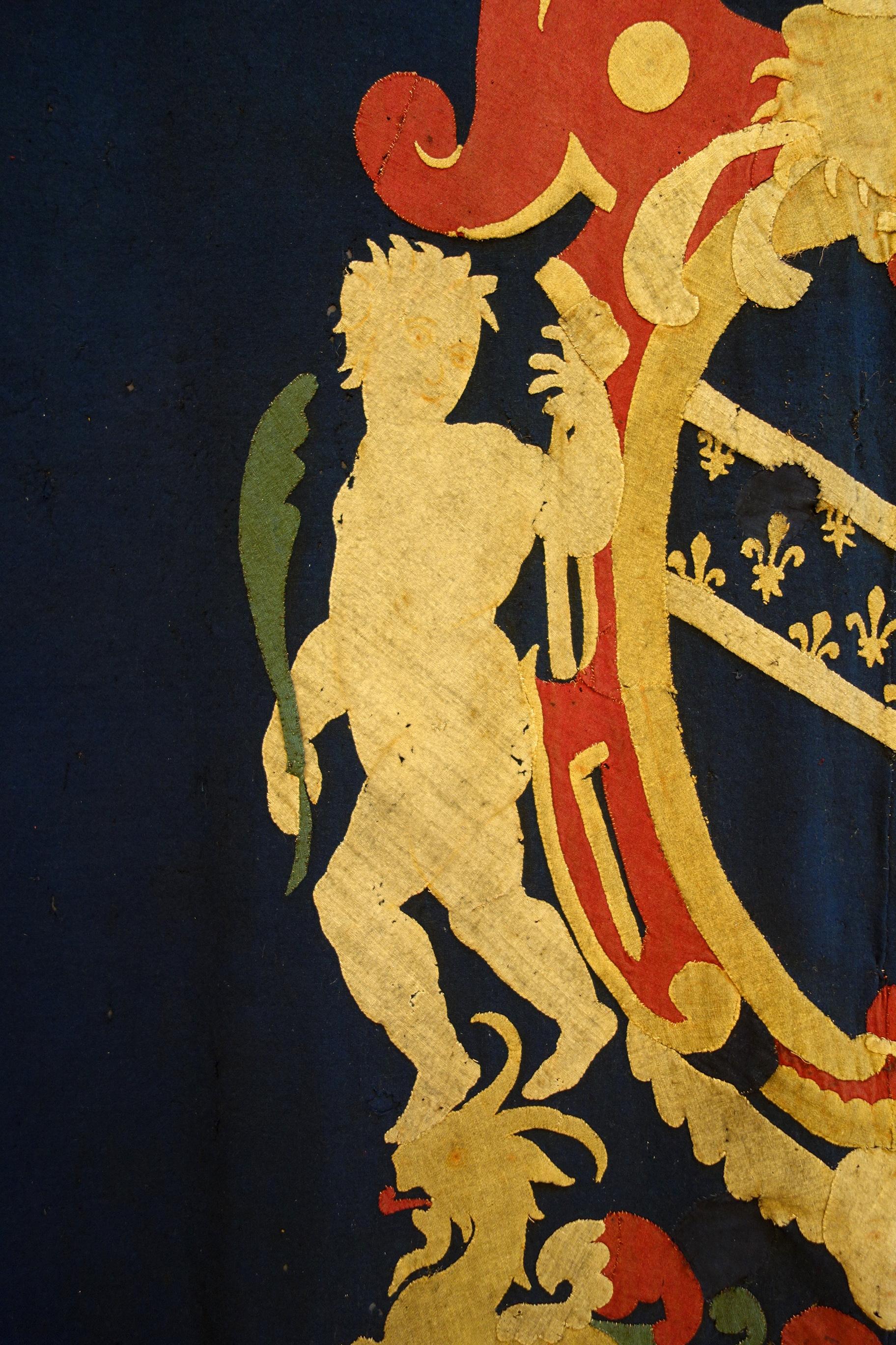 Manteau héraldique italien de la fin du XVIIe siècle - Tapisserie d'armoiries, Lucques, datant d'environ 1690 en vente 1