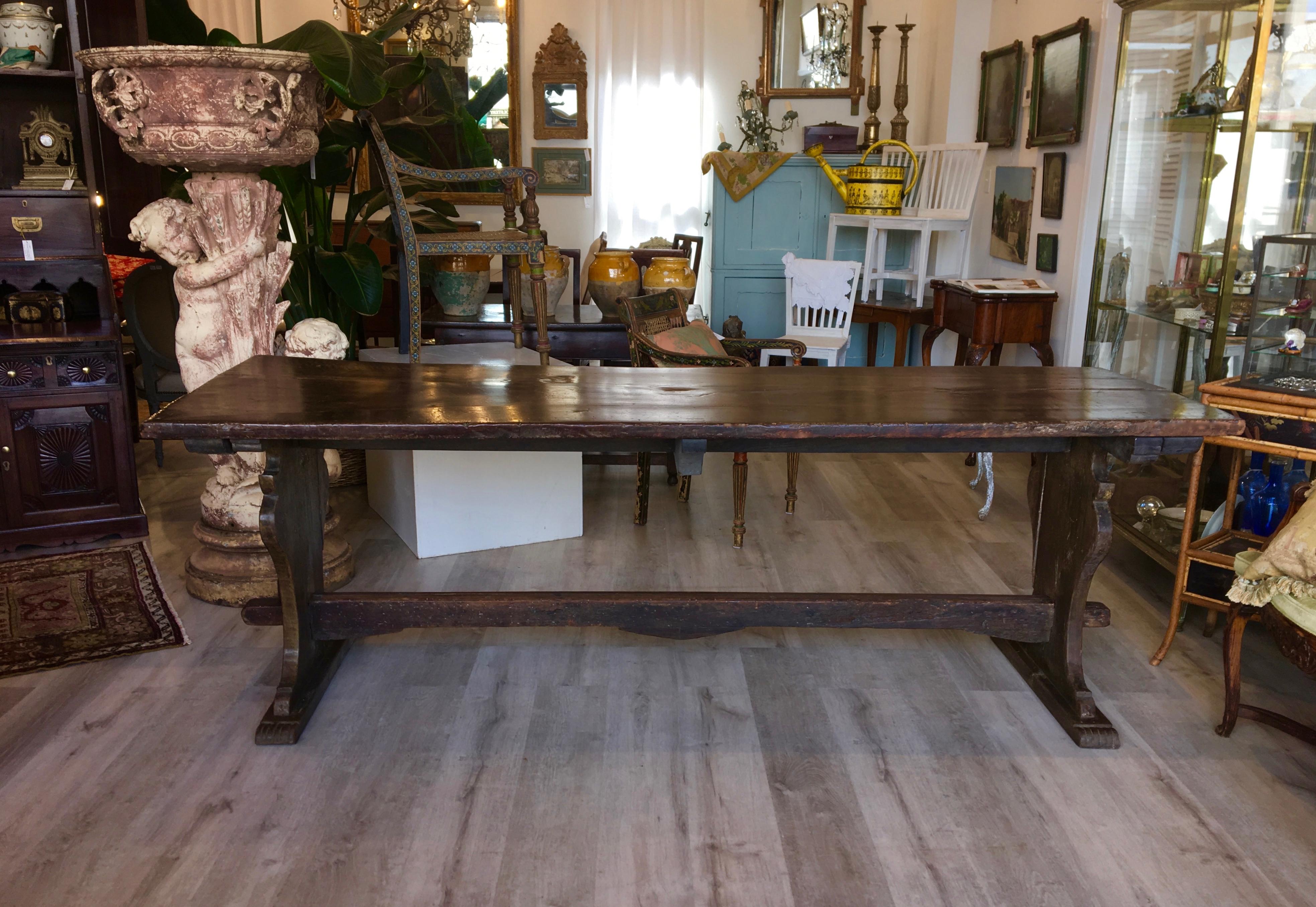 Late 17th Century Italian Walnut Dining Refectory Table In Good Condition In Doylestown, PA