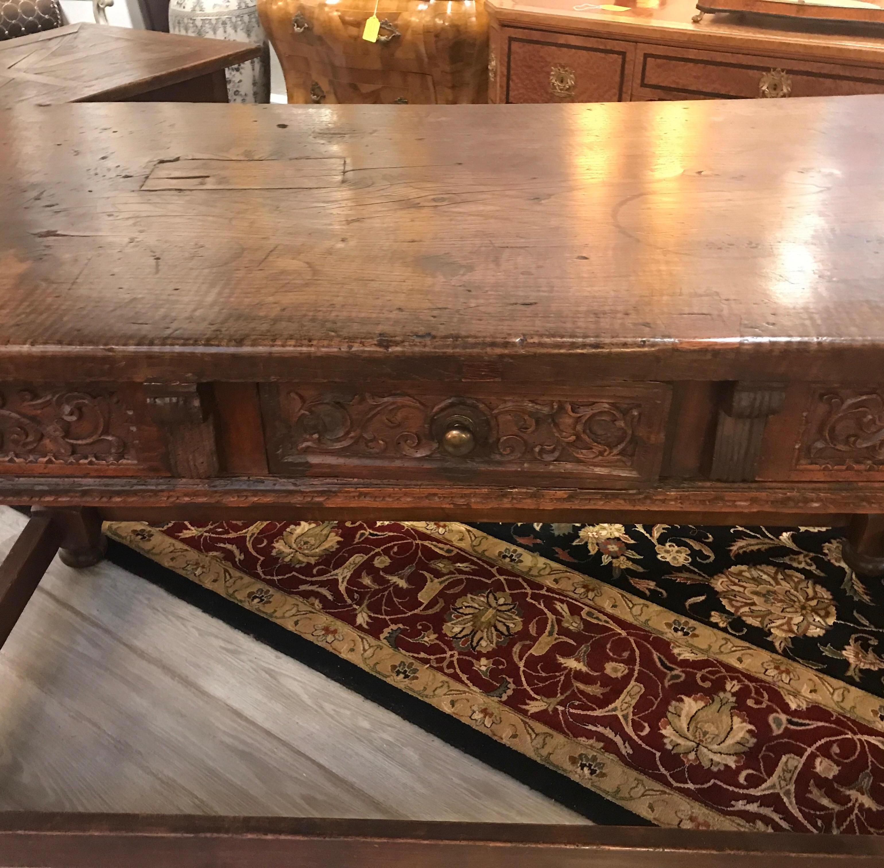 Late 17th Century Italian Walnut Wine Tasting or Pub Table In Good Condition In Lambertville, NJ