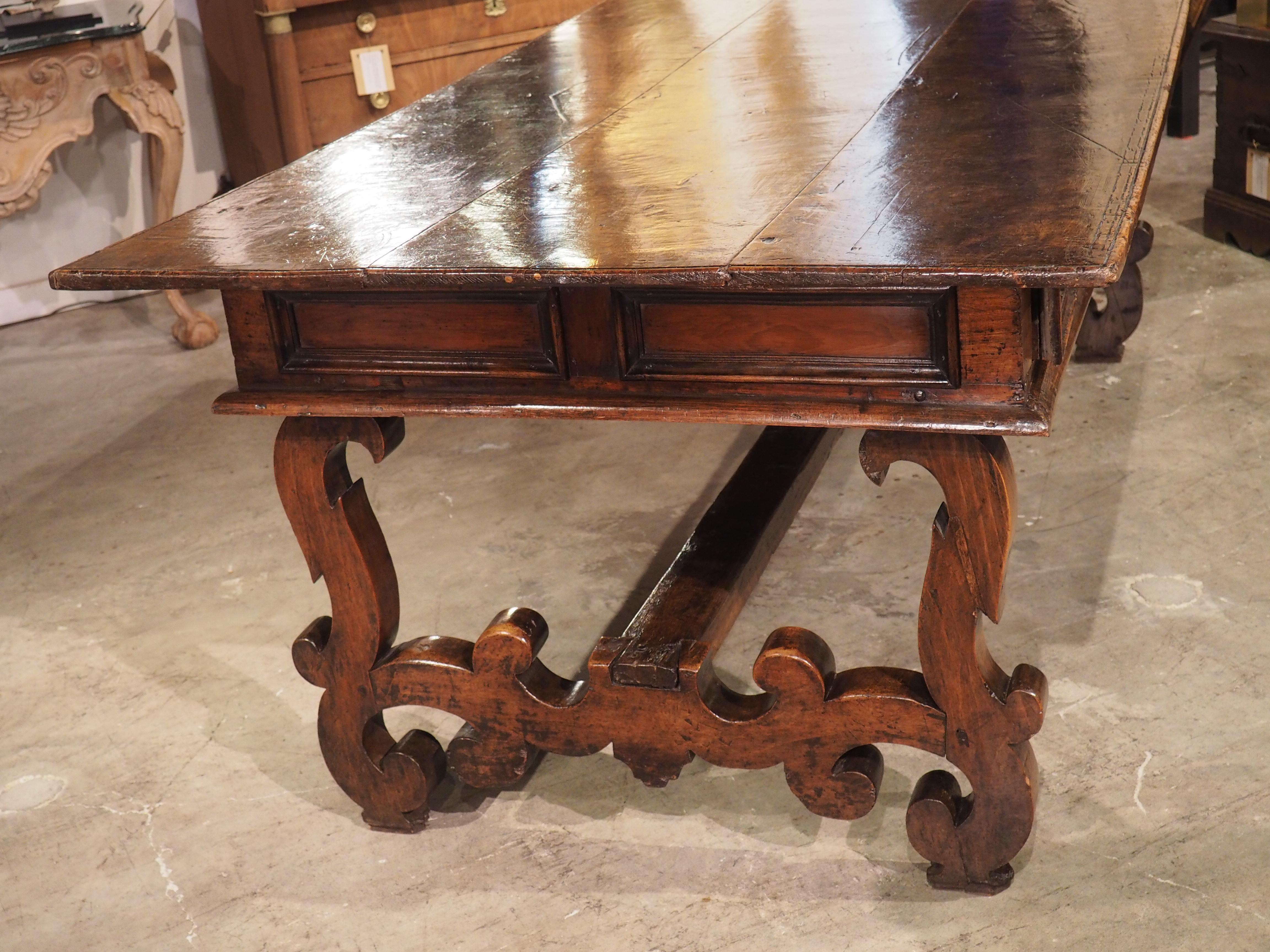 Late 17th Century Italian Walnut Wood Library Table For Sale 10