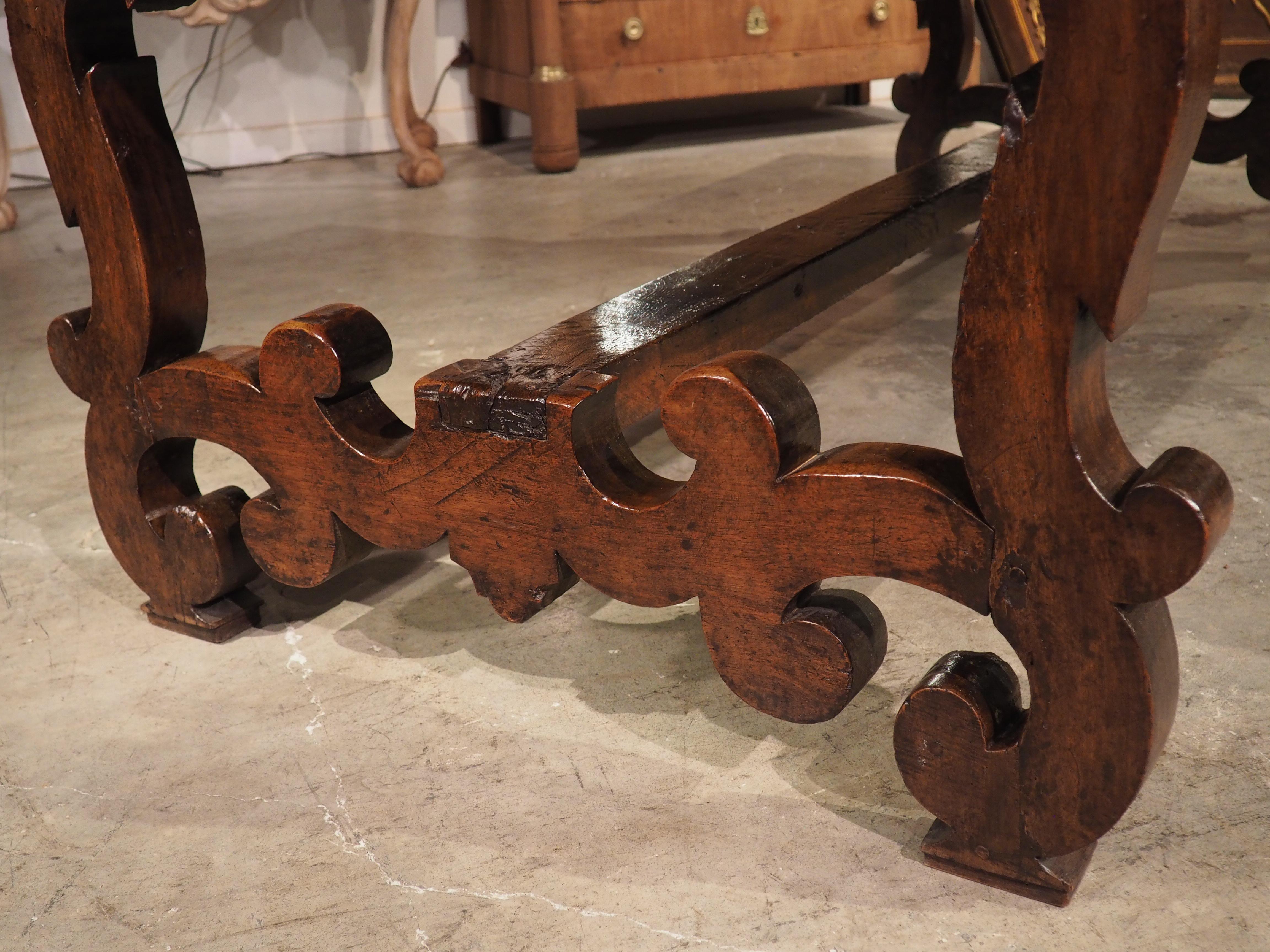 Late 17th Century Italian Walnut Wood Library Table For Sale 14