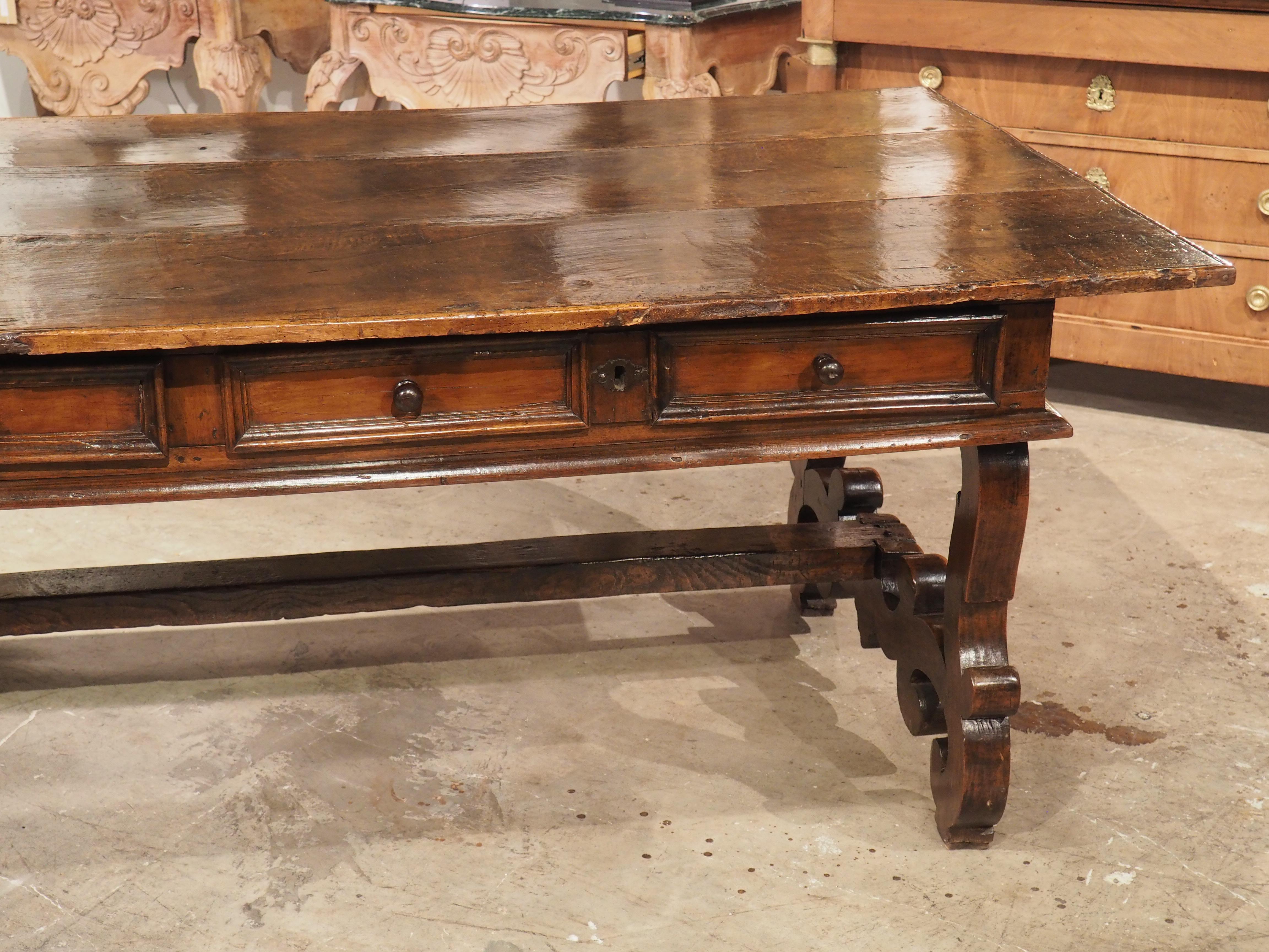 Late 17th Century Italian Walnut Wood Library Table For Sale 15