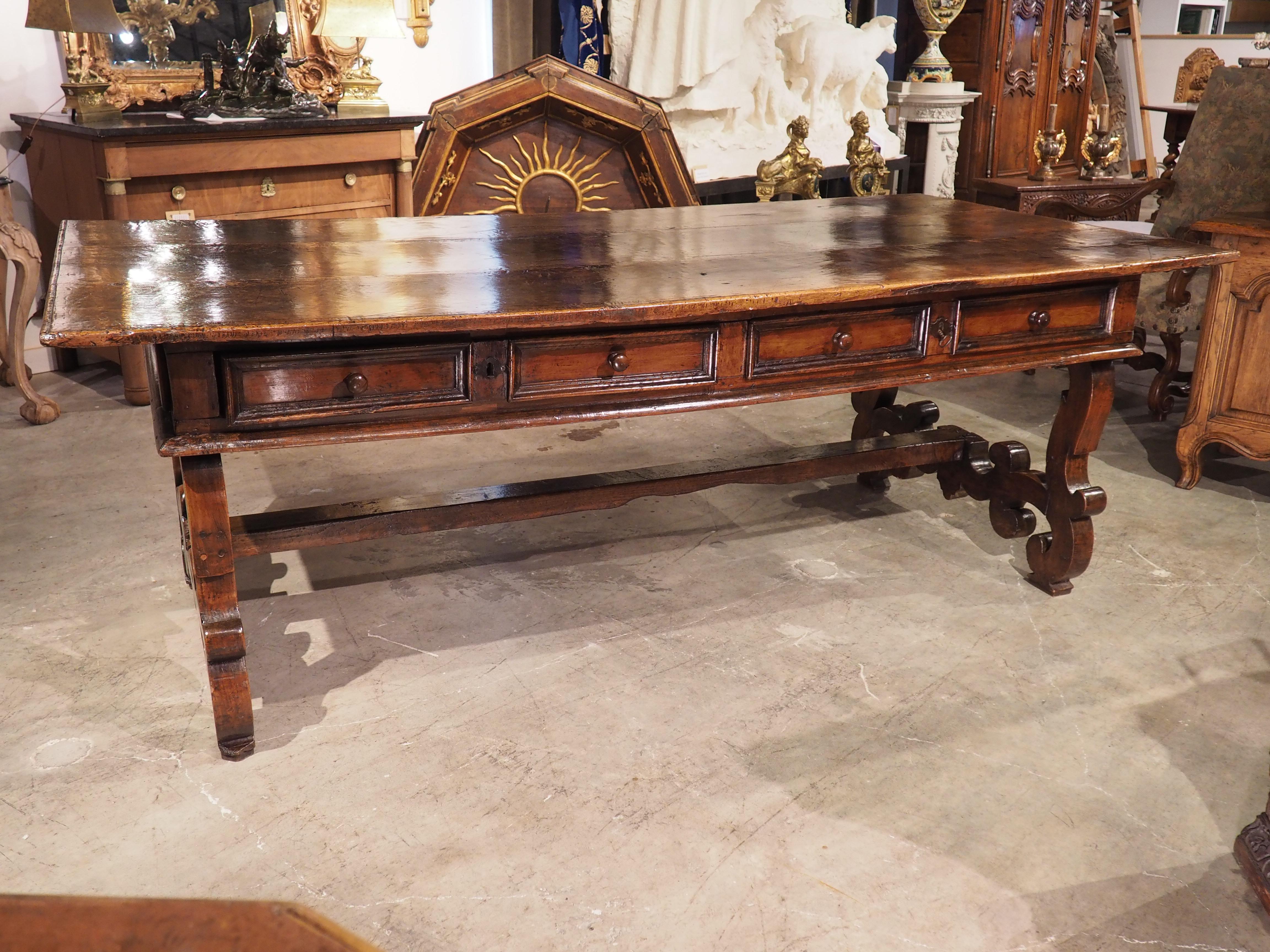 Baroque Late 17th Century Italian Walnut Wood Library Table For Sale