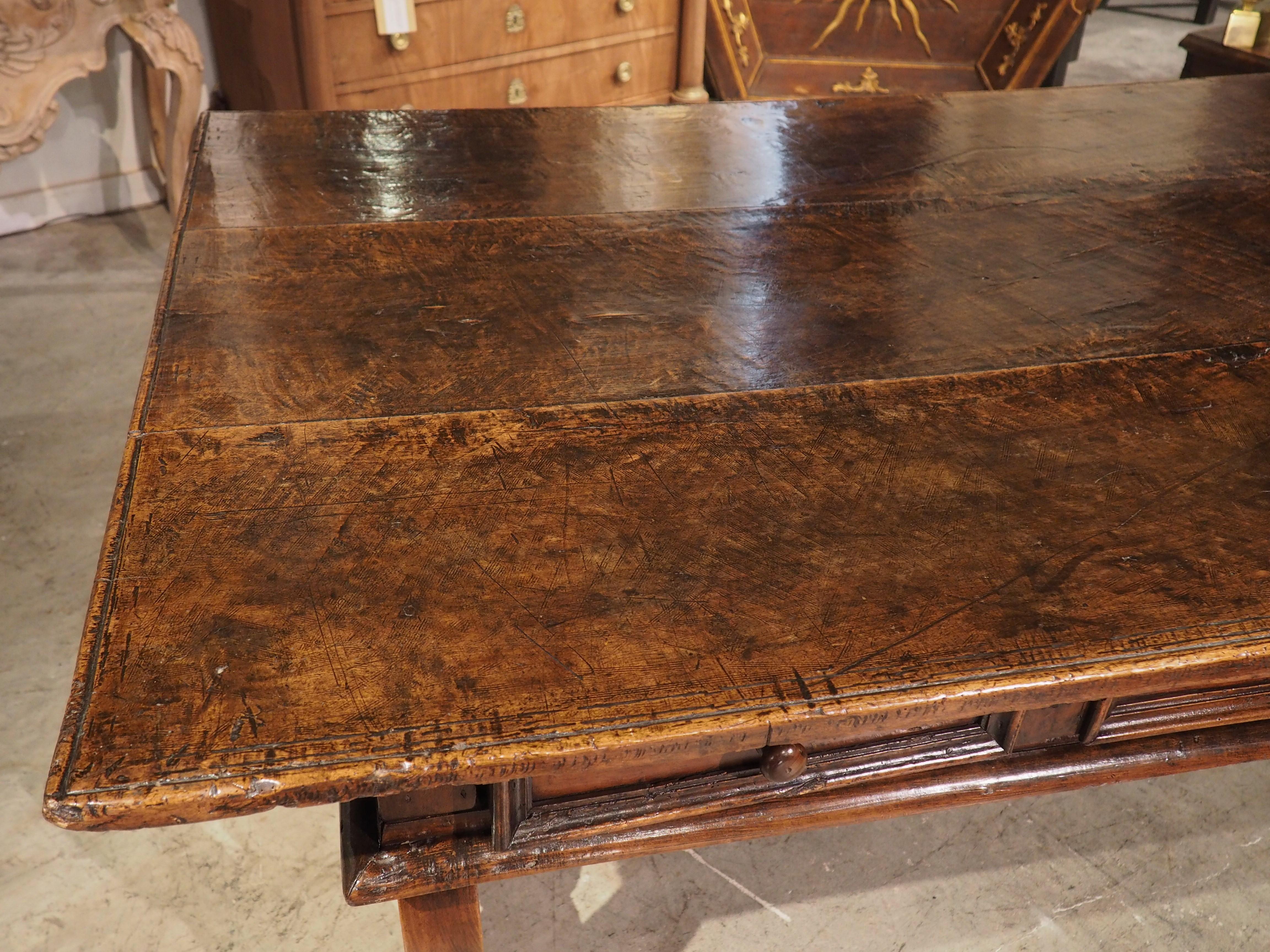 Hand-Carved Late 17th Century Italian Walnut Wood Library Table For Sale
