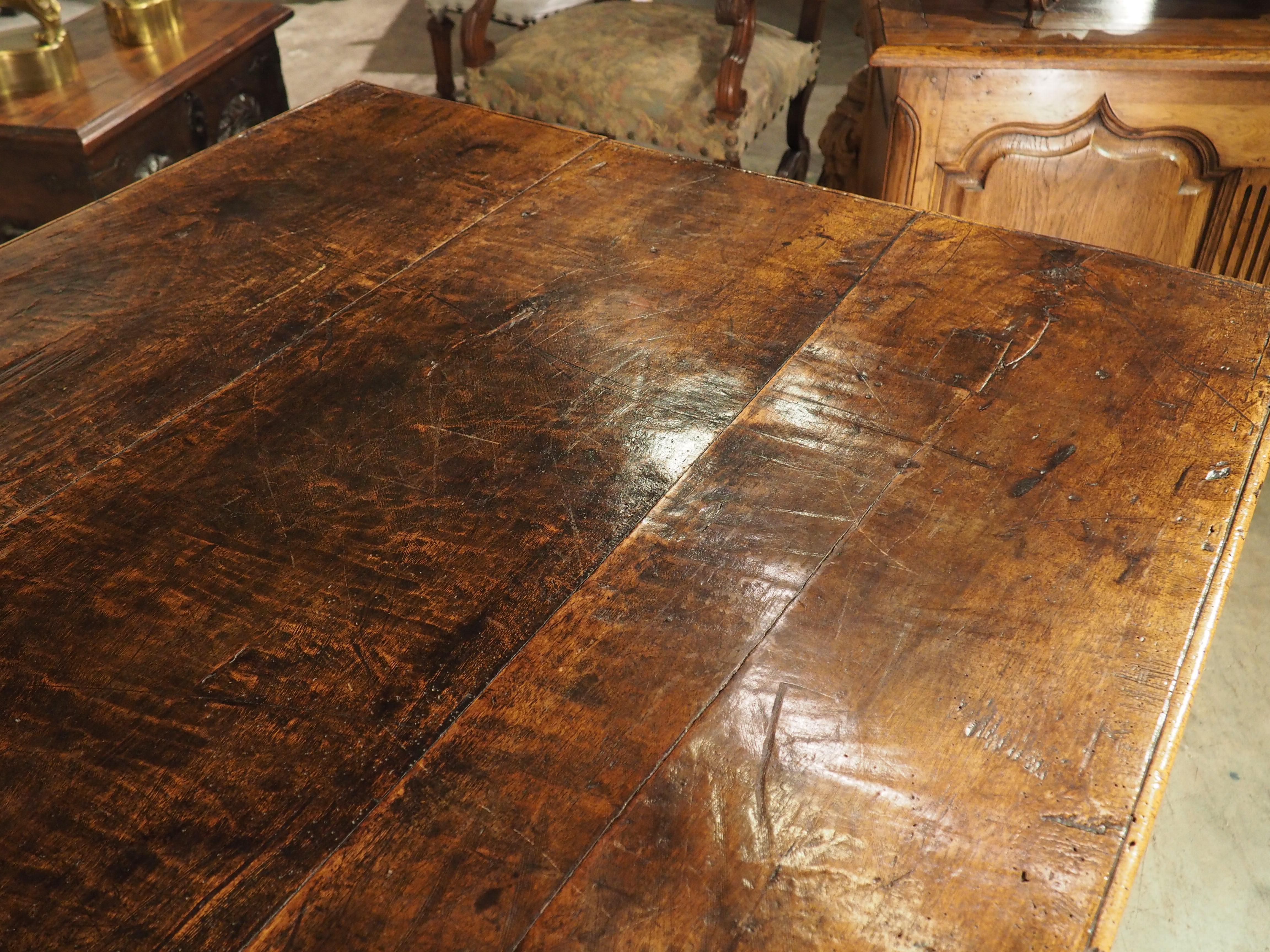 Late 17th Century Italian Walnut Wood Library Table In Good Condition For Sale In Dallas, TX