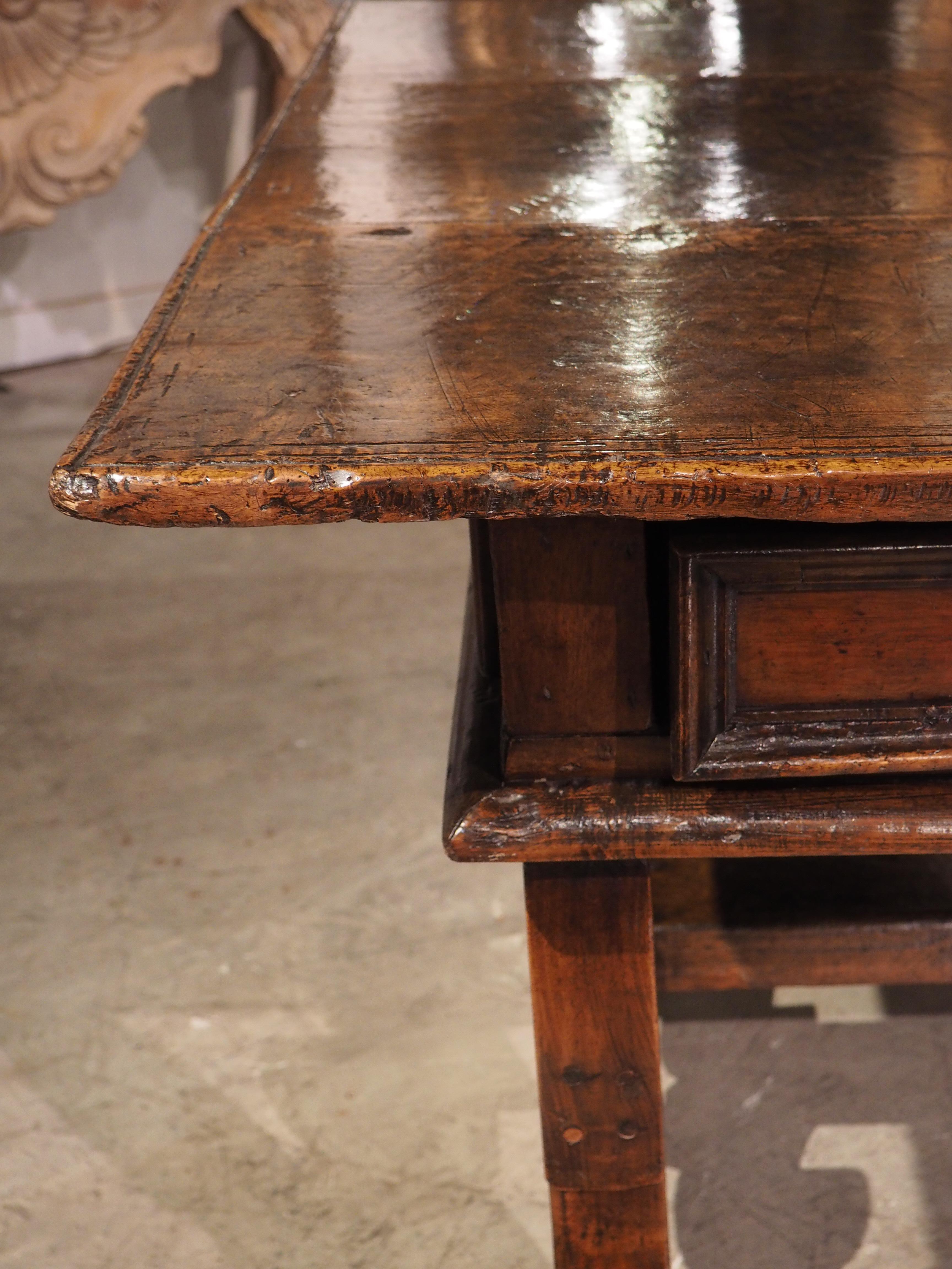 Late 17th Century Italian Walnut Wood Library Table For Sale 1