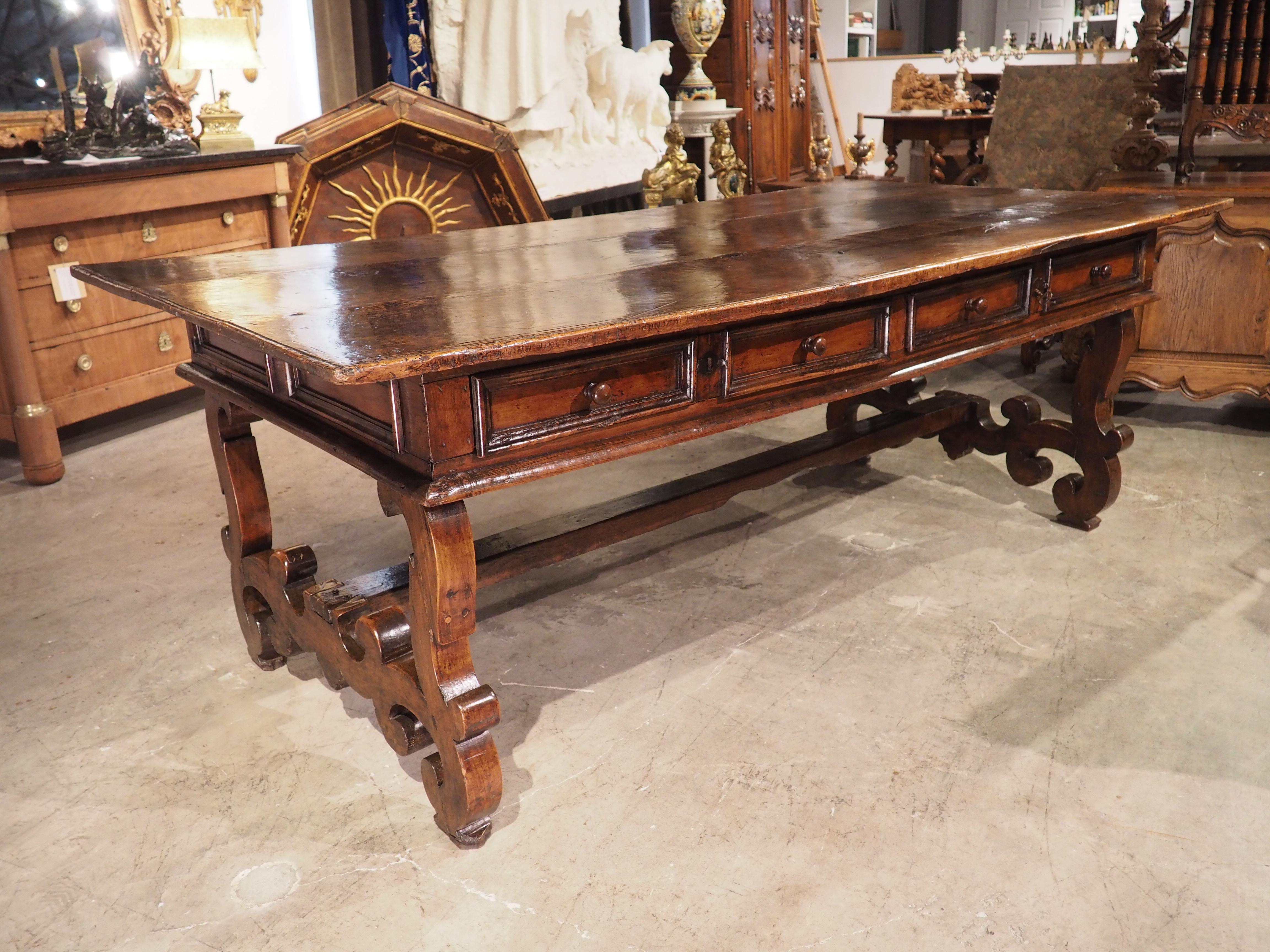 Late 17th Century Italian Walnut Wood Library Table For Sale 2