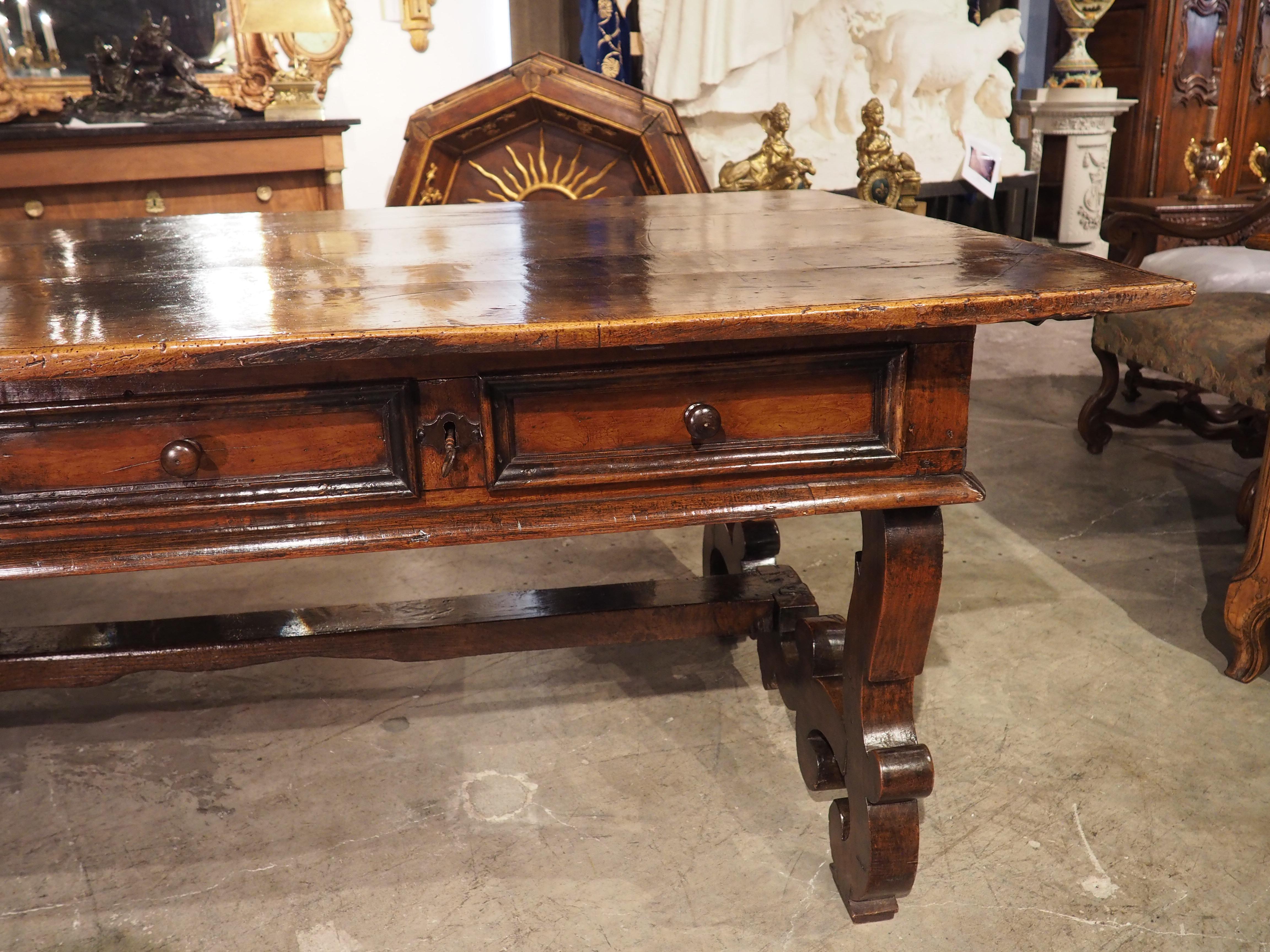 Late 17th Century Italian Walnut Wood Library Table For Sale 3