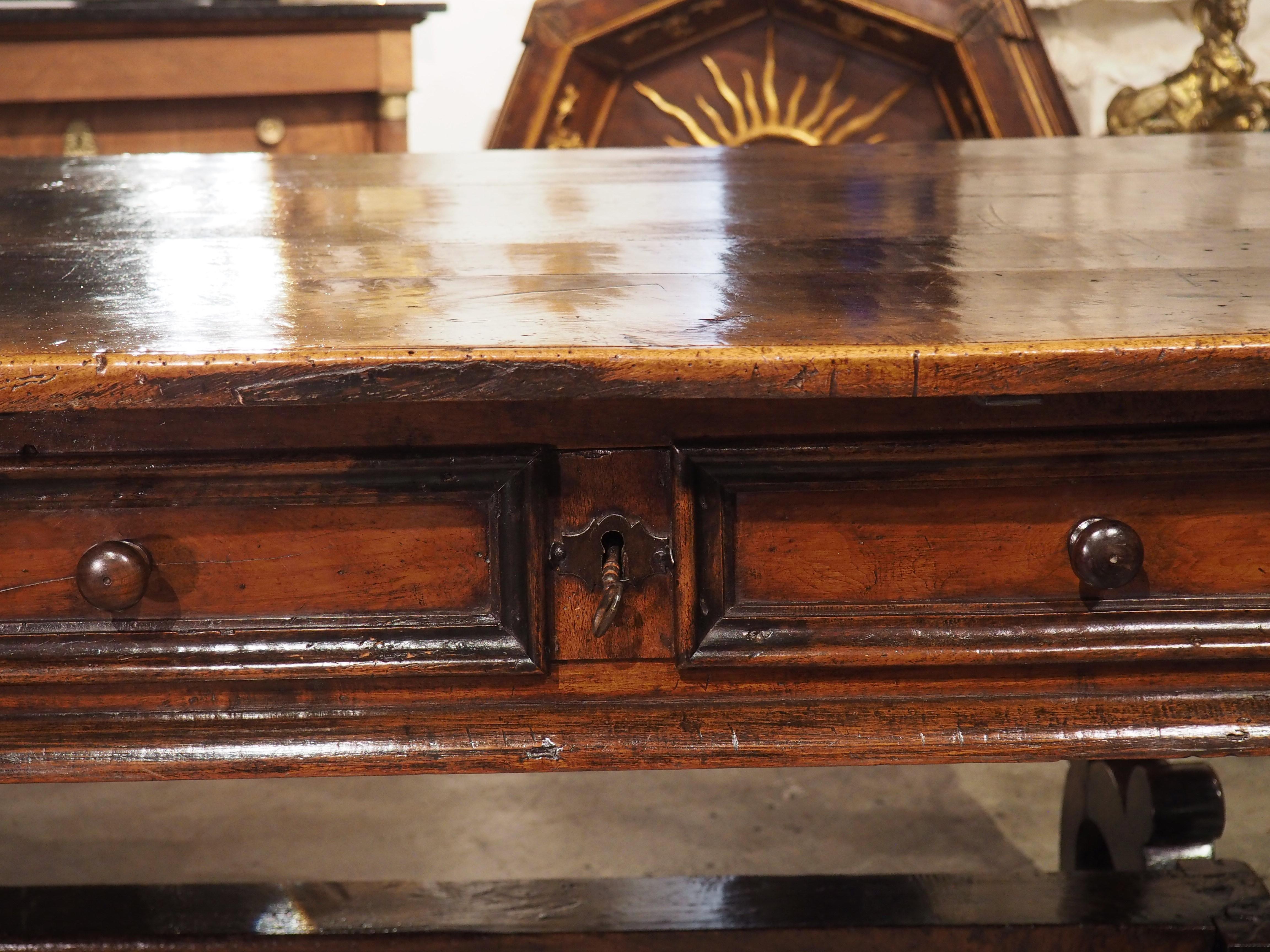 Late 17th Century Italian Walnut Wood Library Table For Sale 4