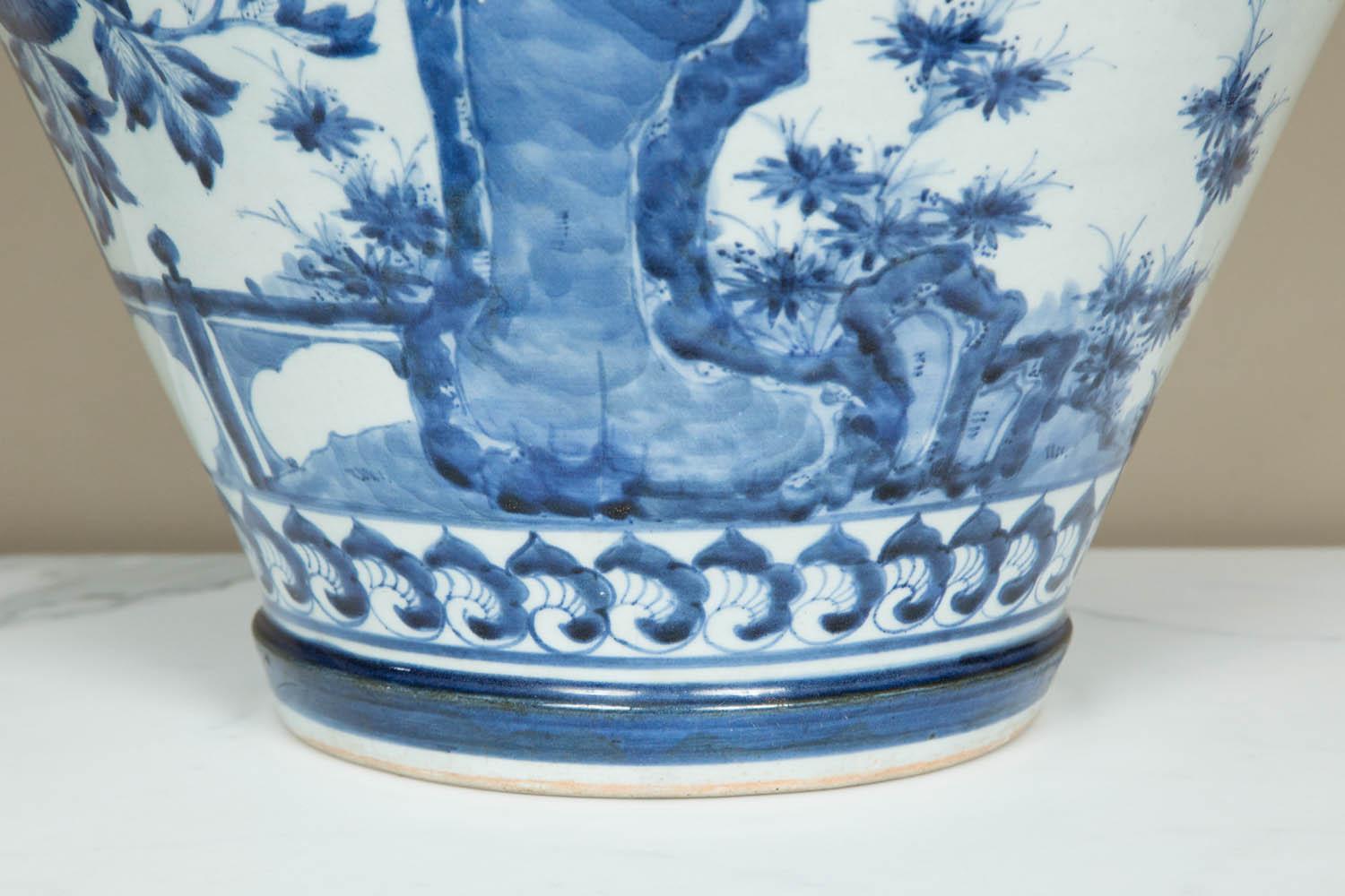 Late 17th Century Japanese Blue and White Arita Jar 1