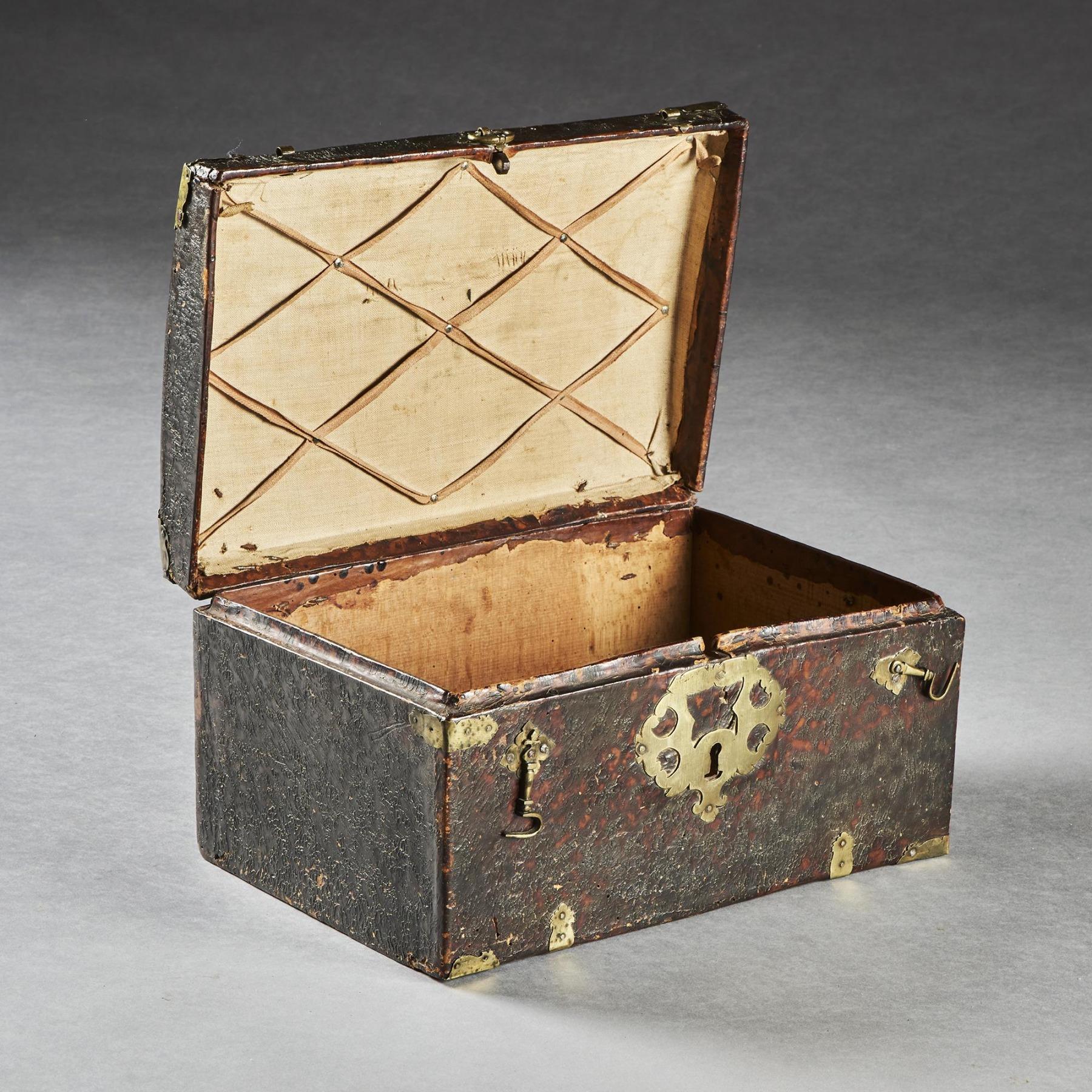 Late 17th Century Leather And Brass Travelling Box For Sale 5