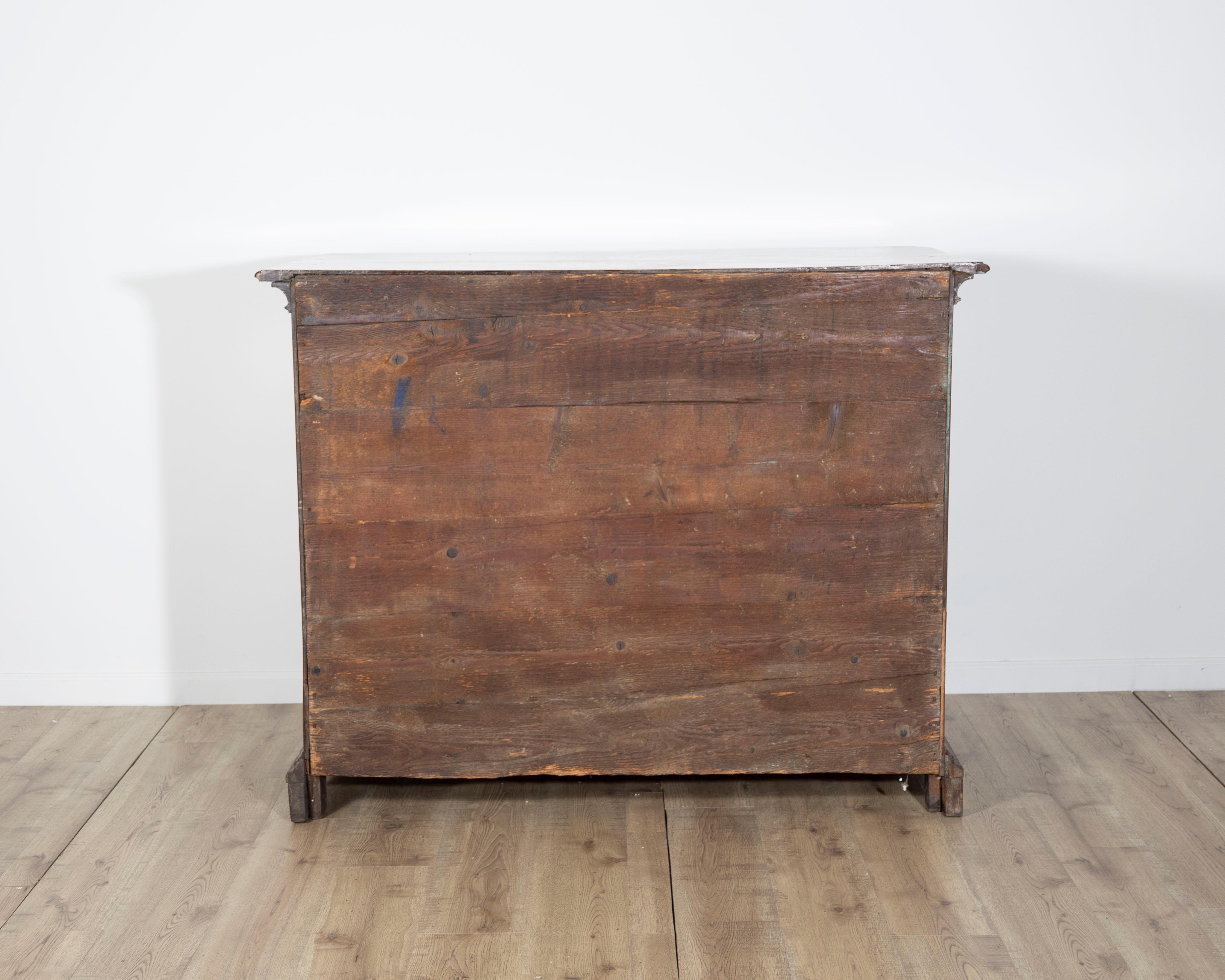 Late 17th Century, Lombard Louis XIV Walnut Canterano with Writing Cabinet For Sale 5