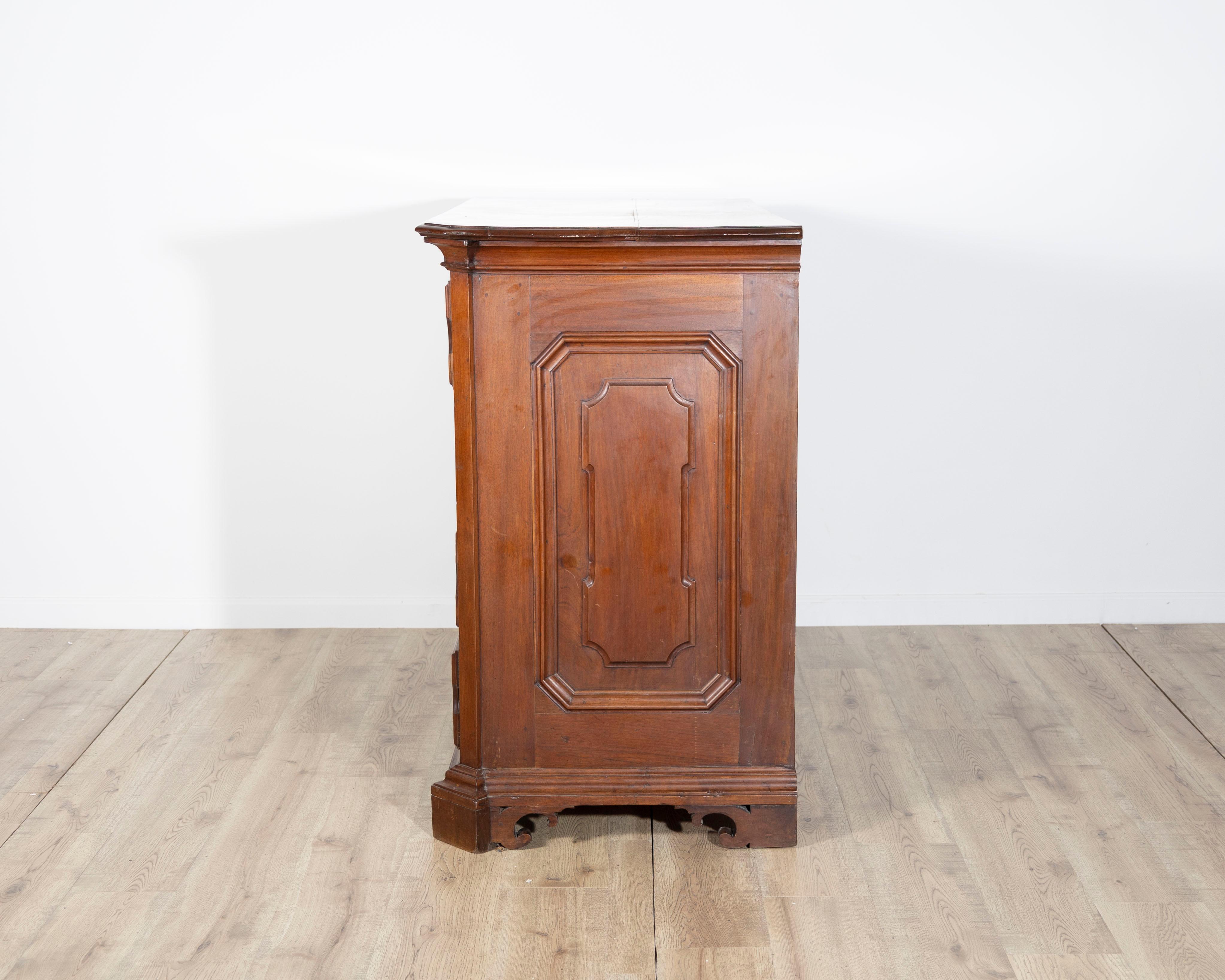 Late 17th Century, Lombard Louis XIV Walnut Canterano with Writing Cabinet For Sale 6