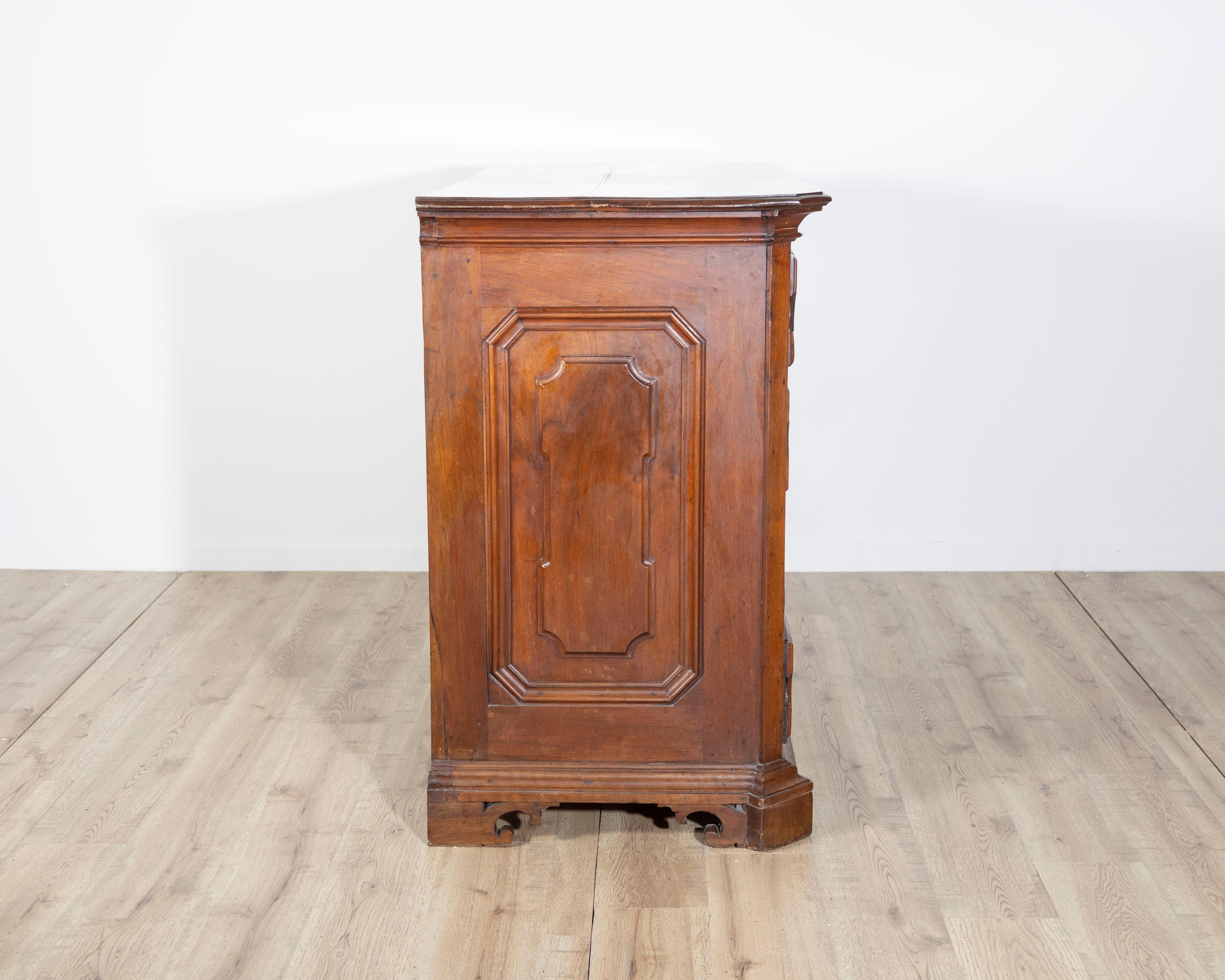 Late 17th Century, Lombard Louis XIV Walnut Canterano with Writing Cabinet For Sale 4