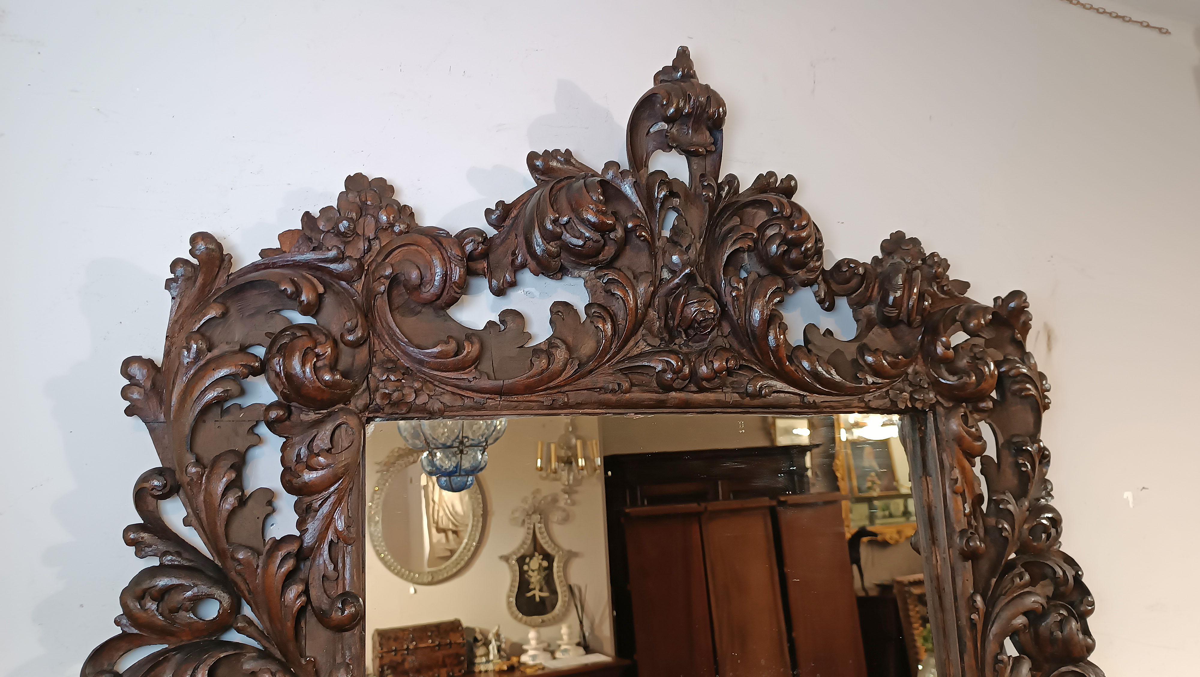 Italian LATE 17th CENTURY LOUIS XIV MIRROR IN WALNUT For Sale